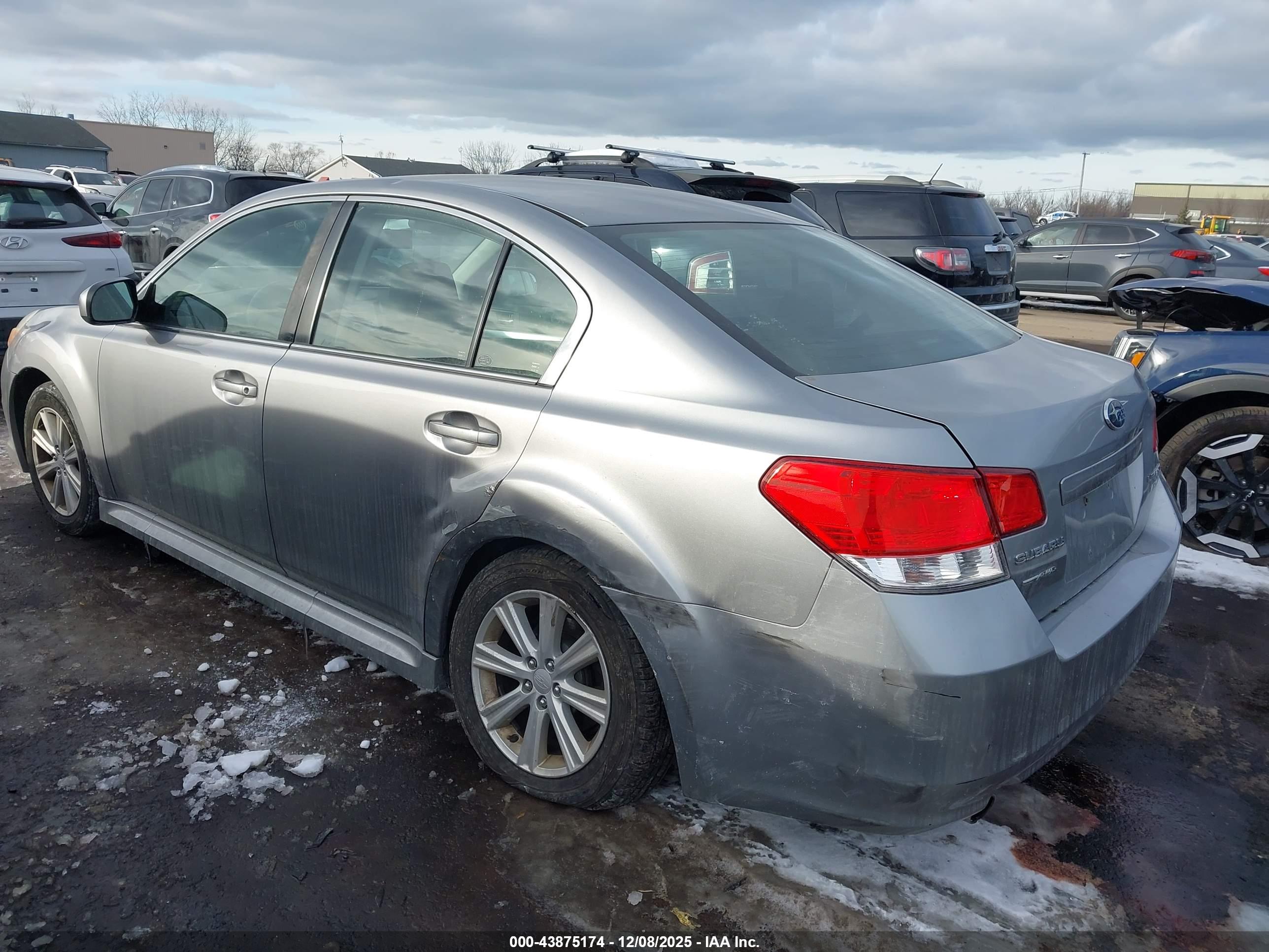 SUBARU LEGACY image 6