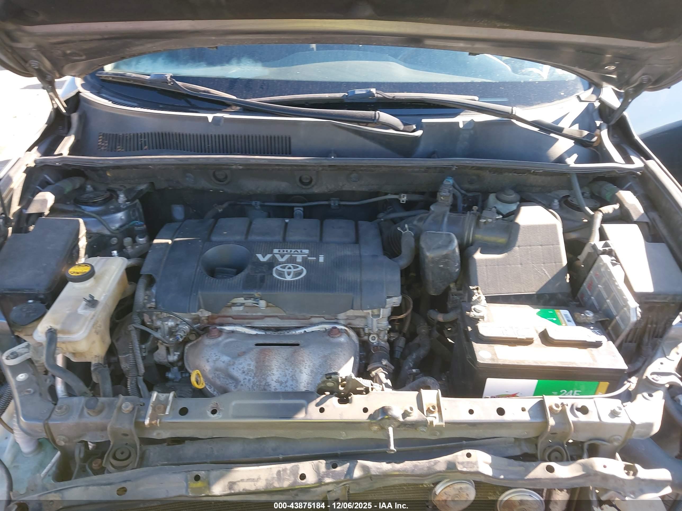 TOYOTA RAV4 image 10