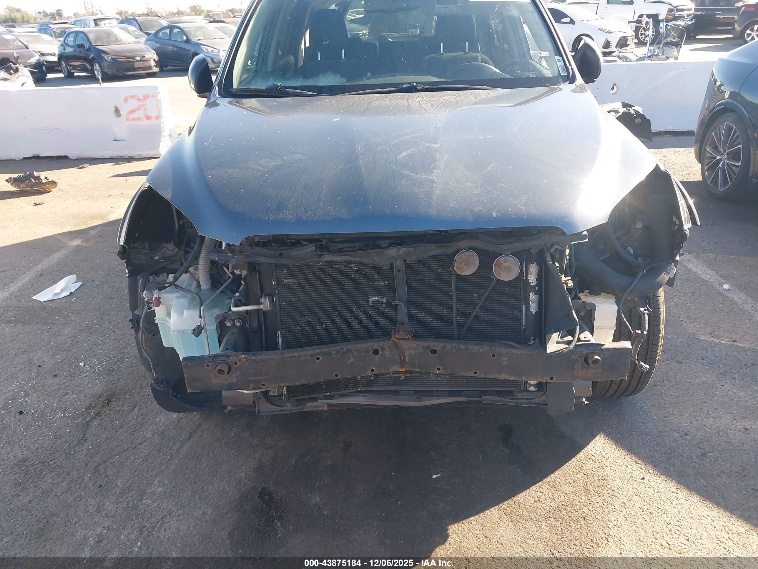 TOYOTA RAV4 image 6