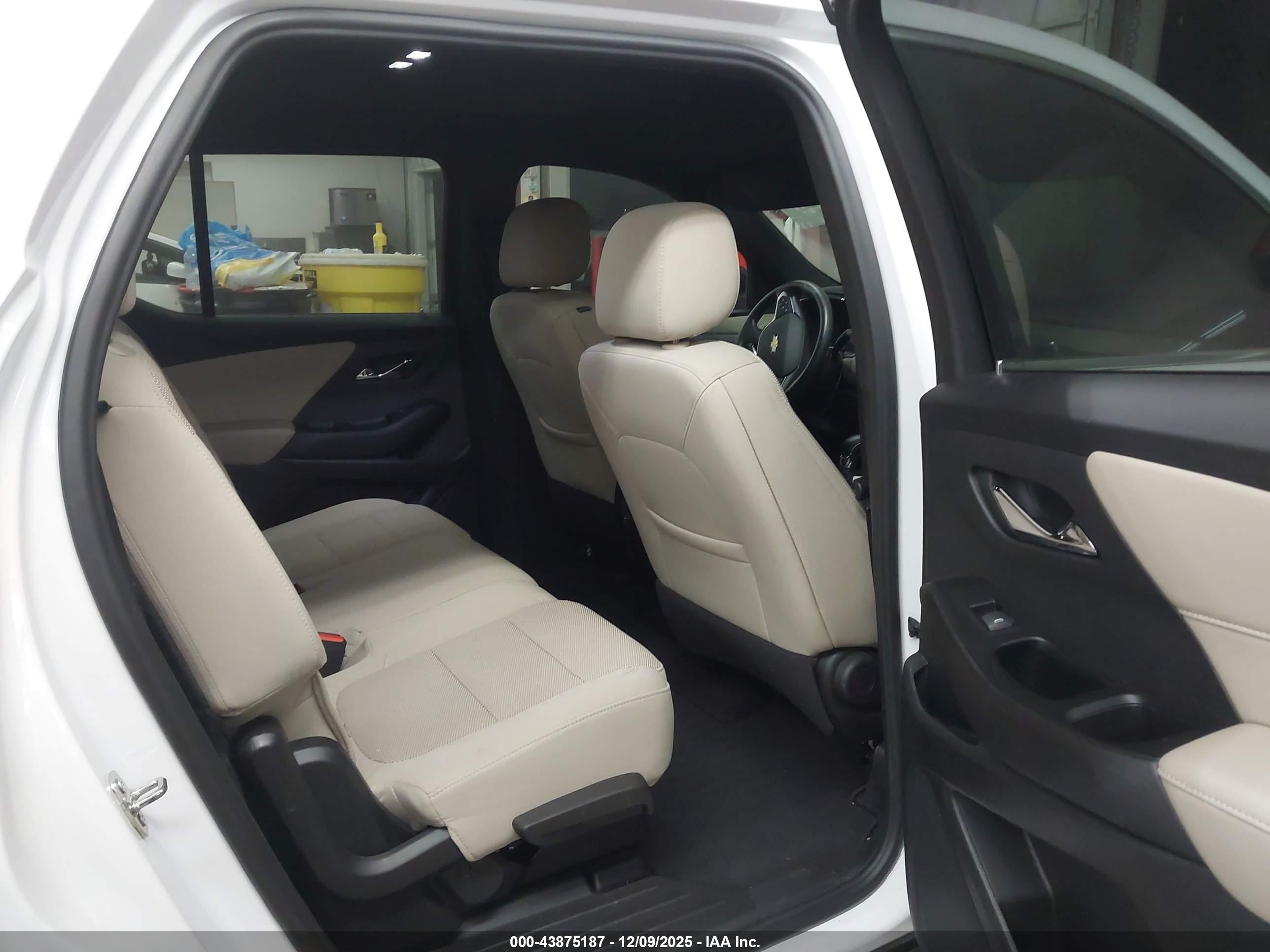 CHEVROLET TRAVERSE image 8