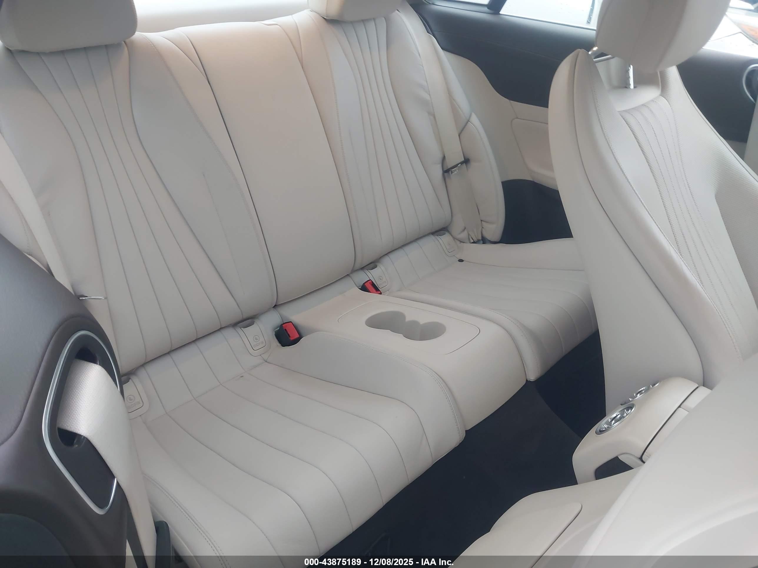 MERCEDES-BENZ E image 8