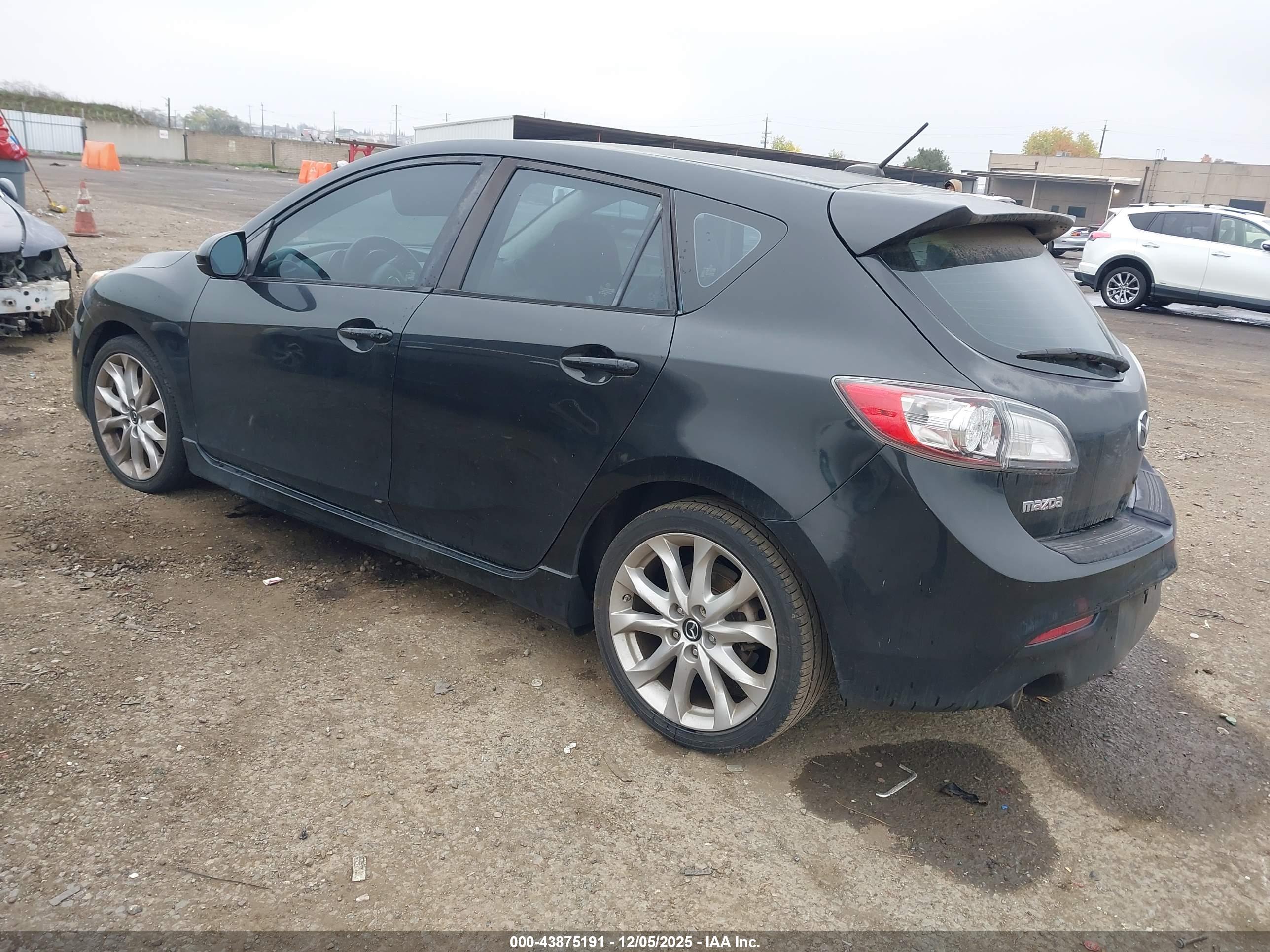 MAZDA MAZDA3 image 3