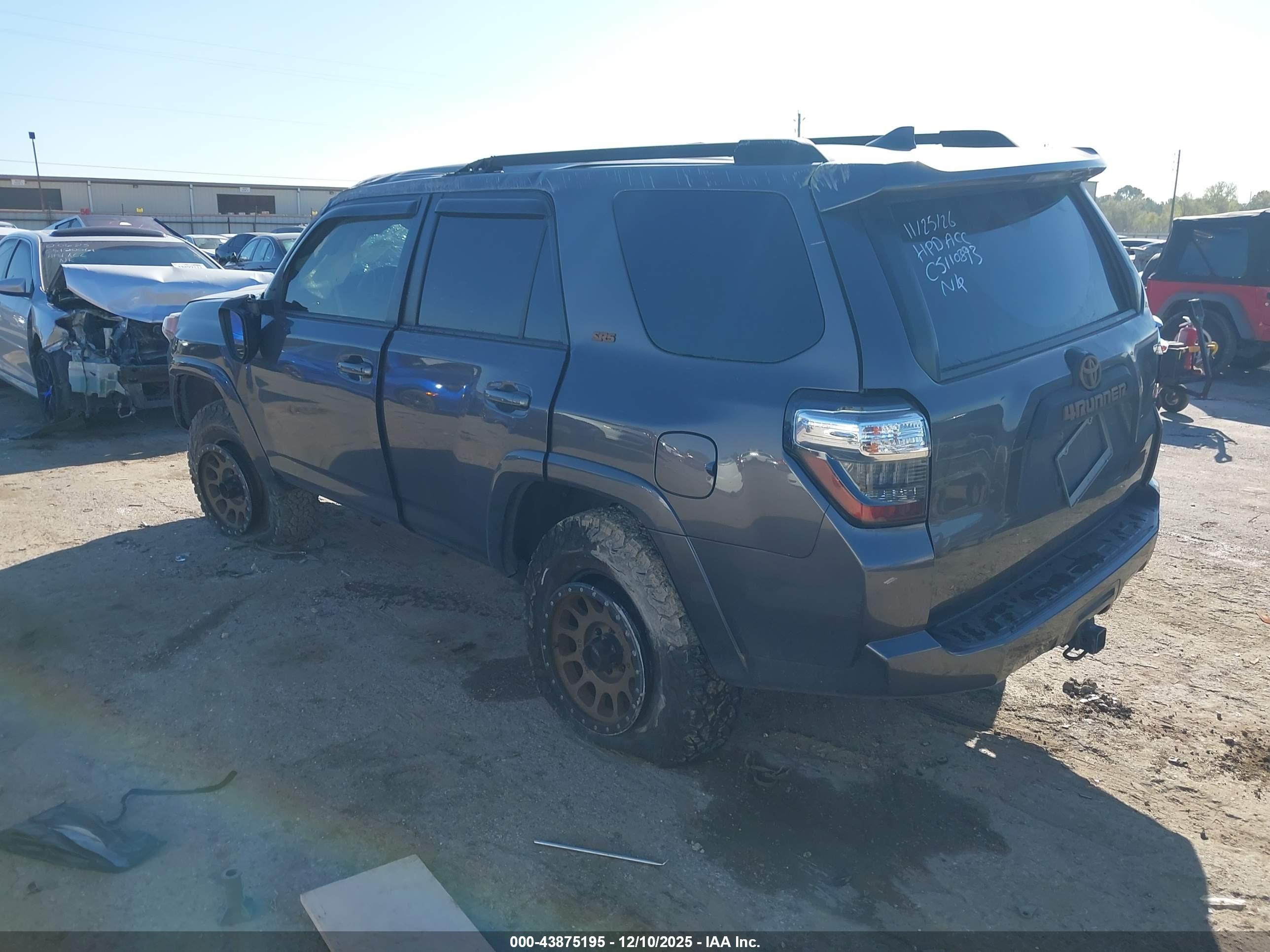 TOYOTA 4RUNNER image 3