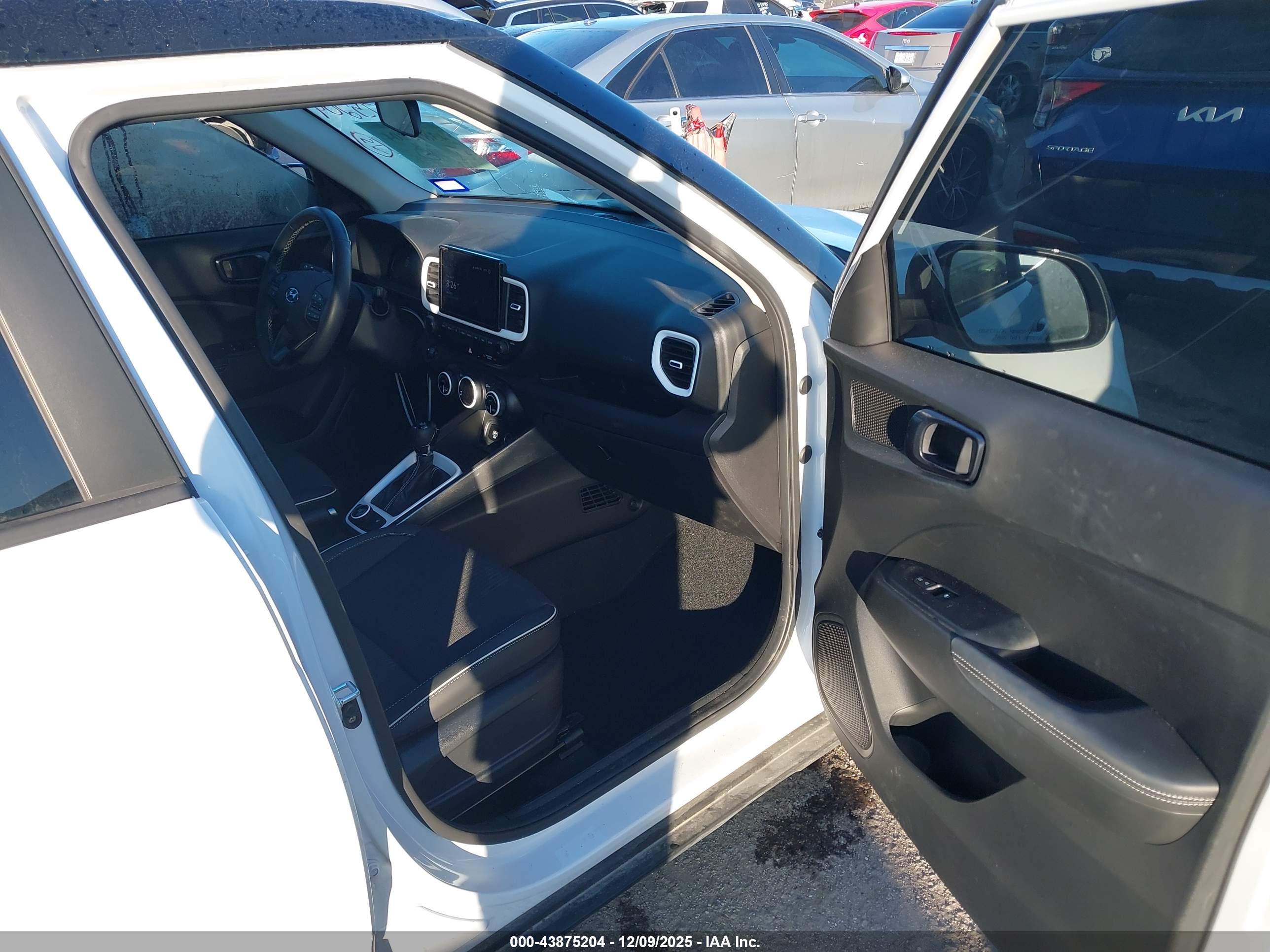 HYUNDAI VENUE image 5