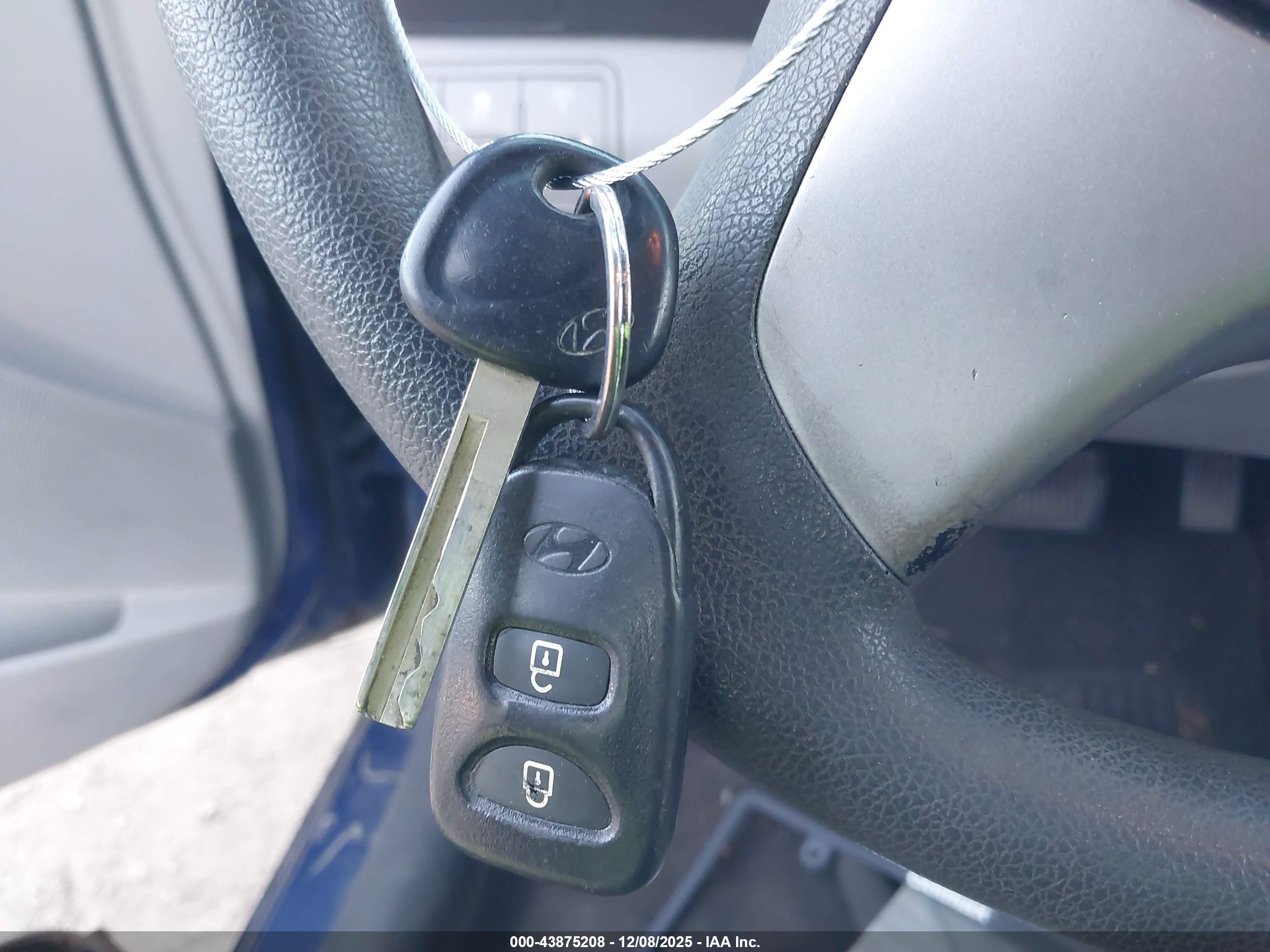 HYUNDAI ACCENT image 11