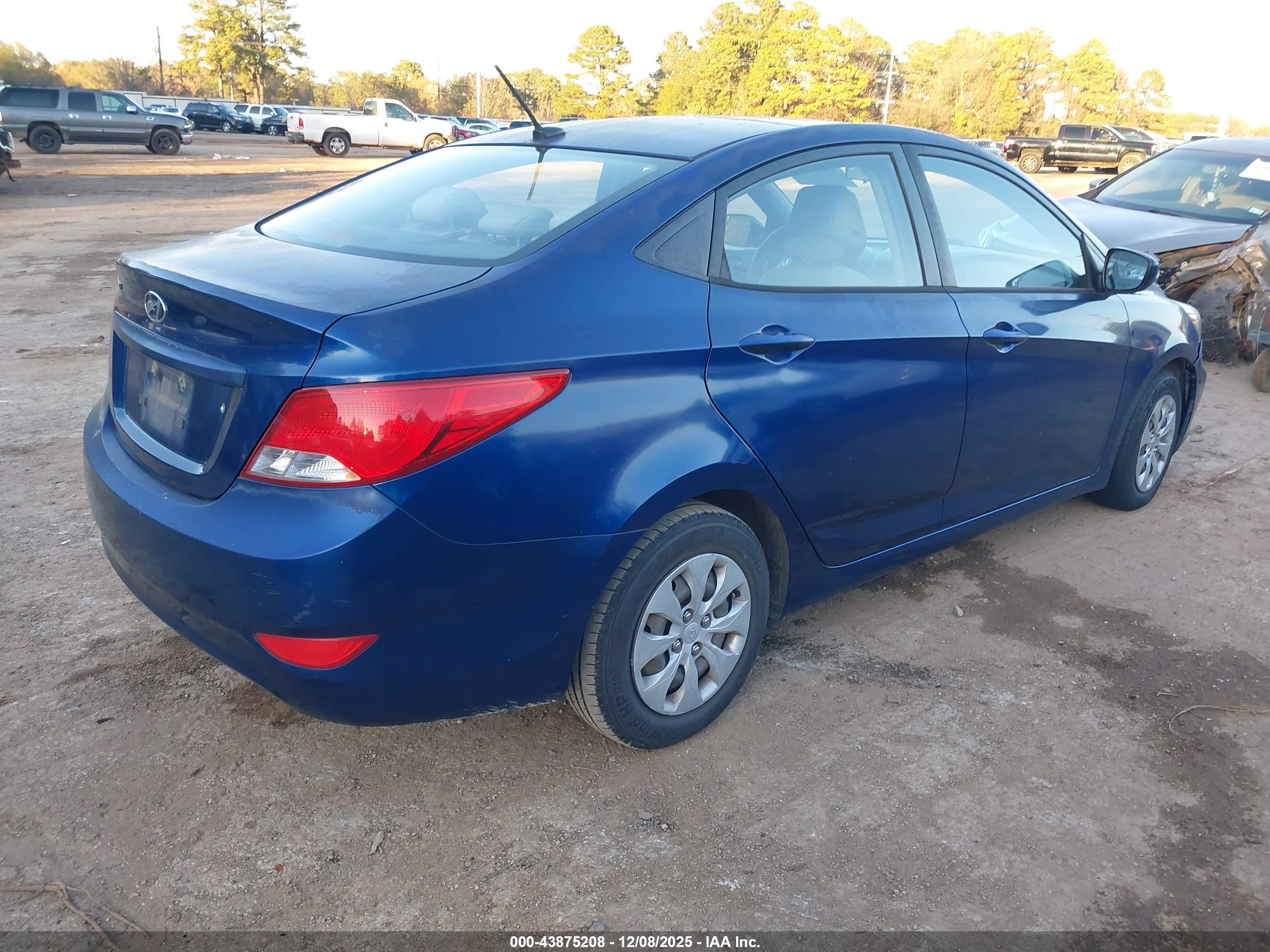 HYUNDAI ACCENT image 4