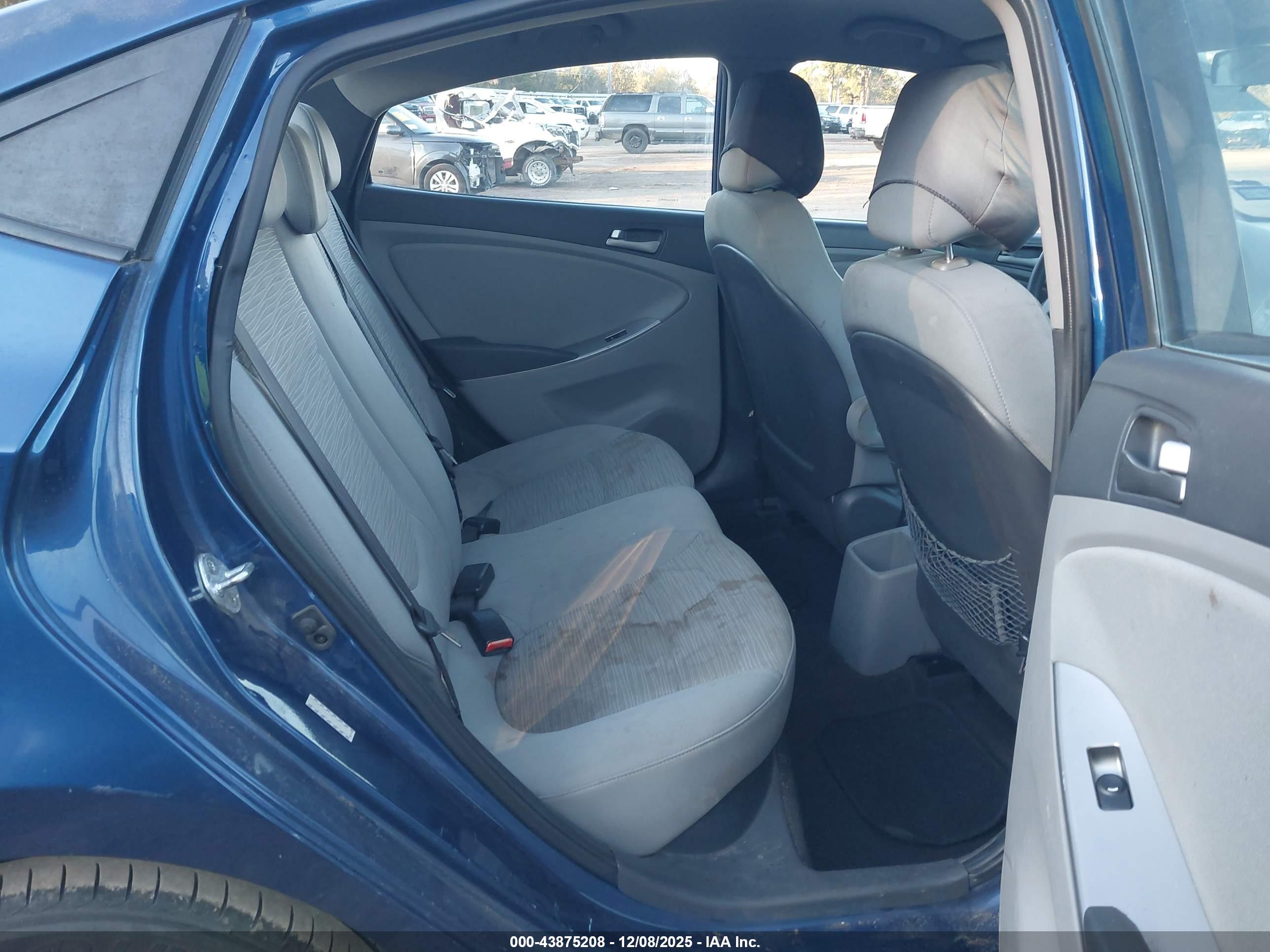 HYUNDAI ACCENT image 8