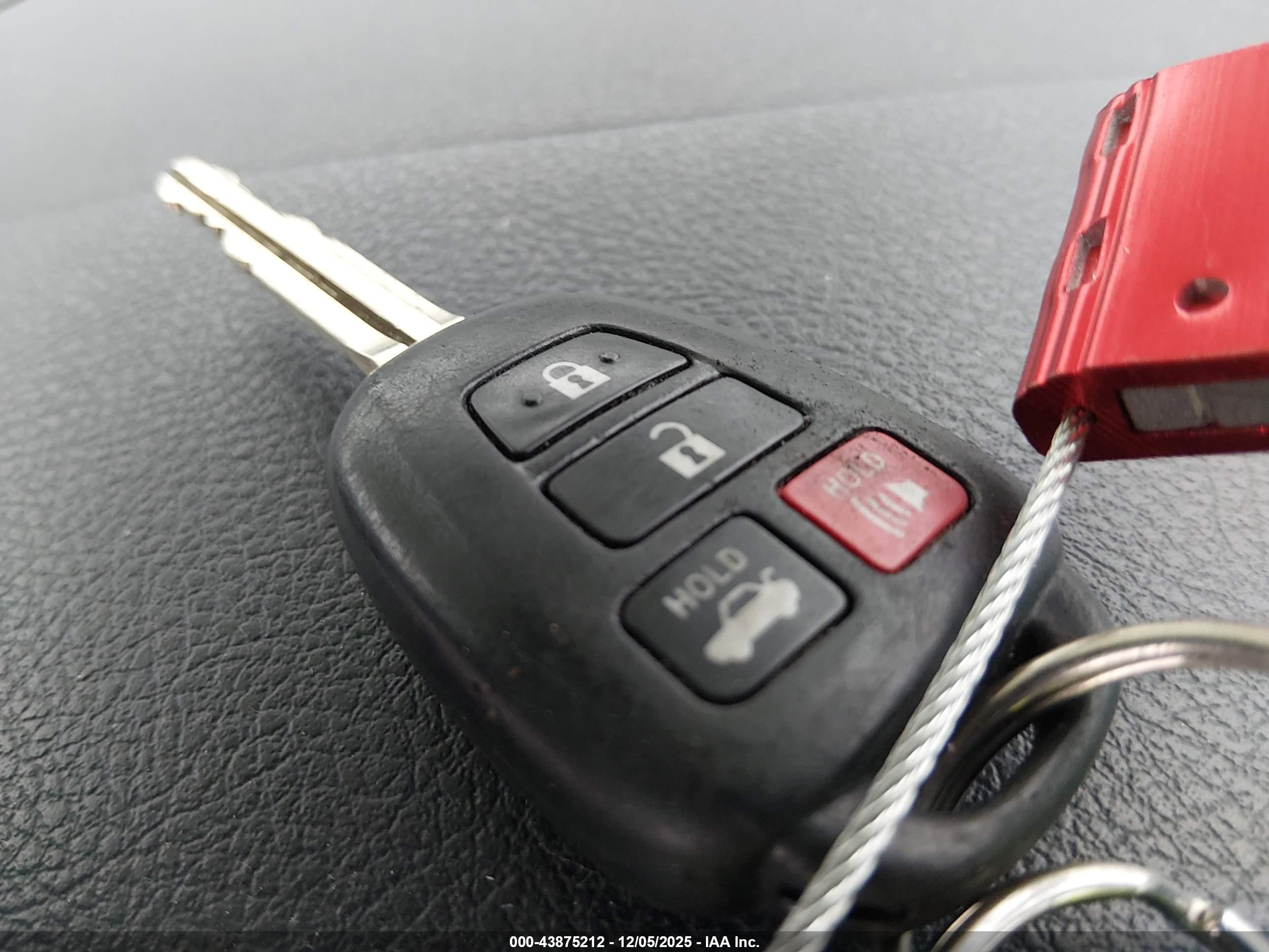 TOYOTA CAMRY image 11