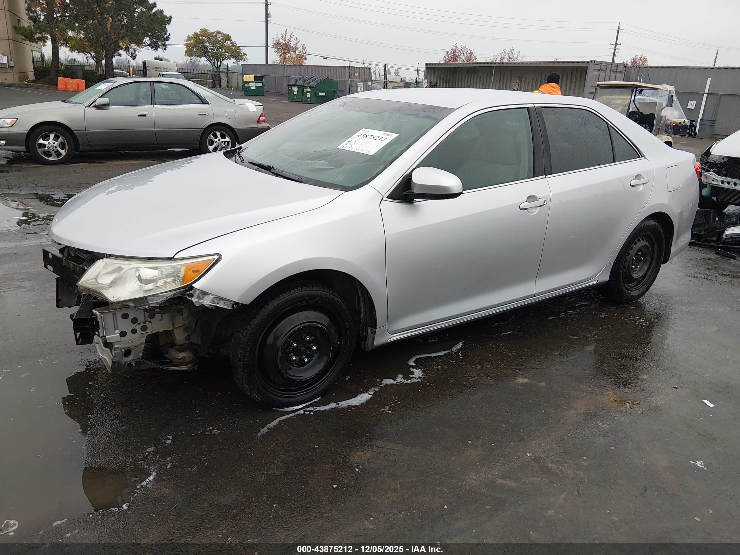 TOYOTA CAMRY image 2