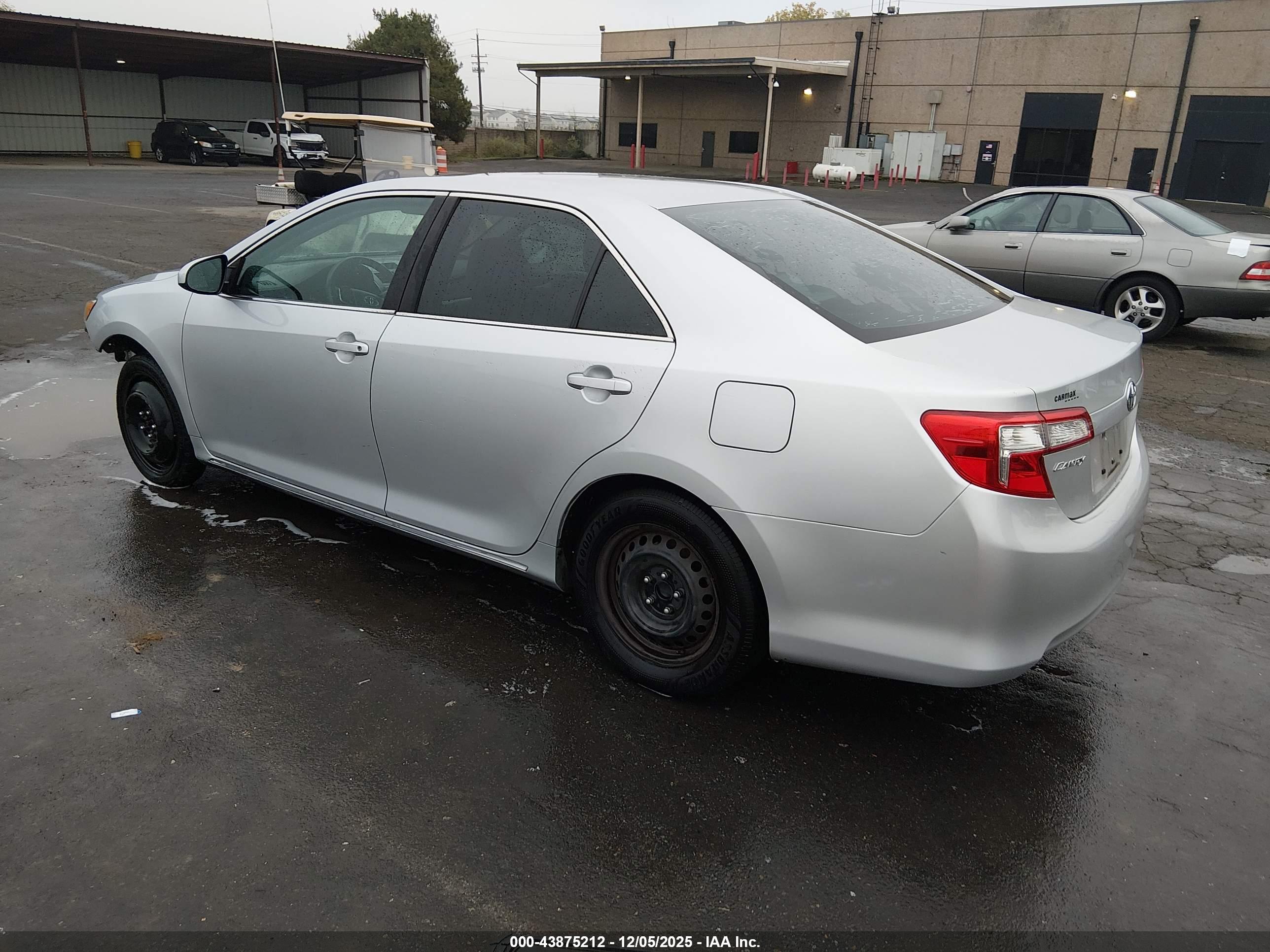 TOYOTA CAMRY image 3