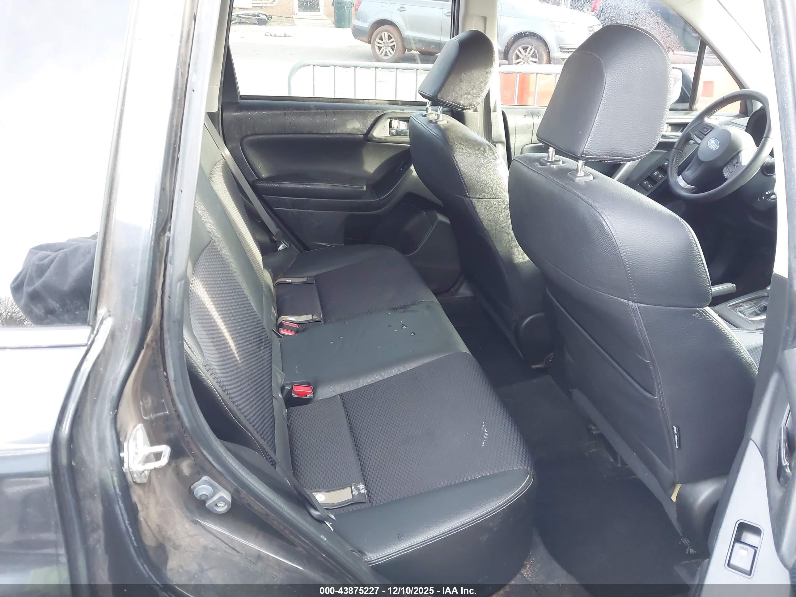 SUBARU FORESTER image 8