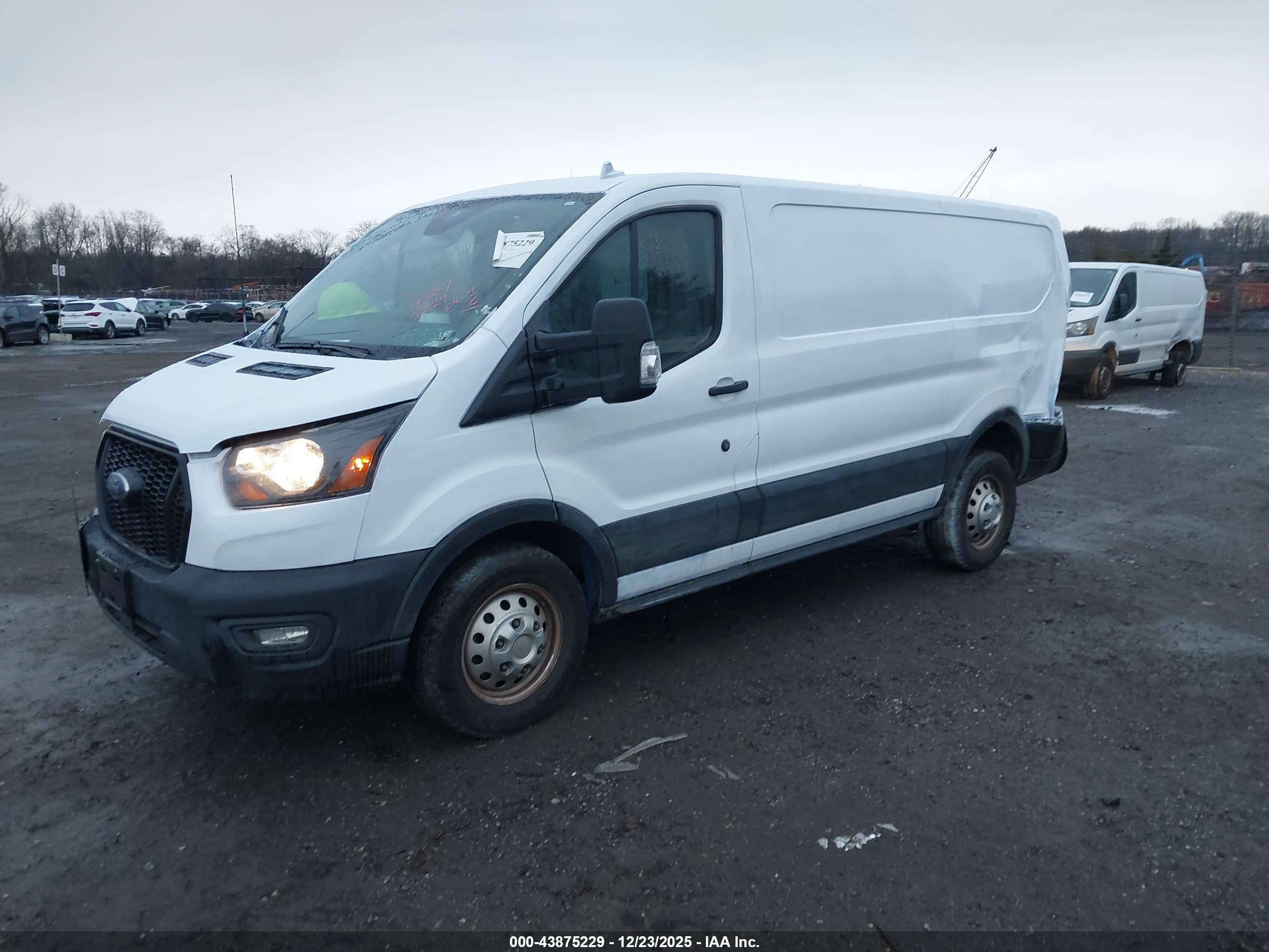 FORD TRANSIT-250 image 2