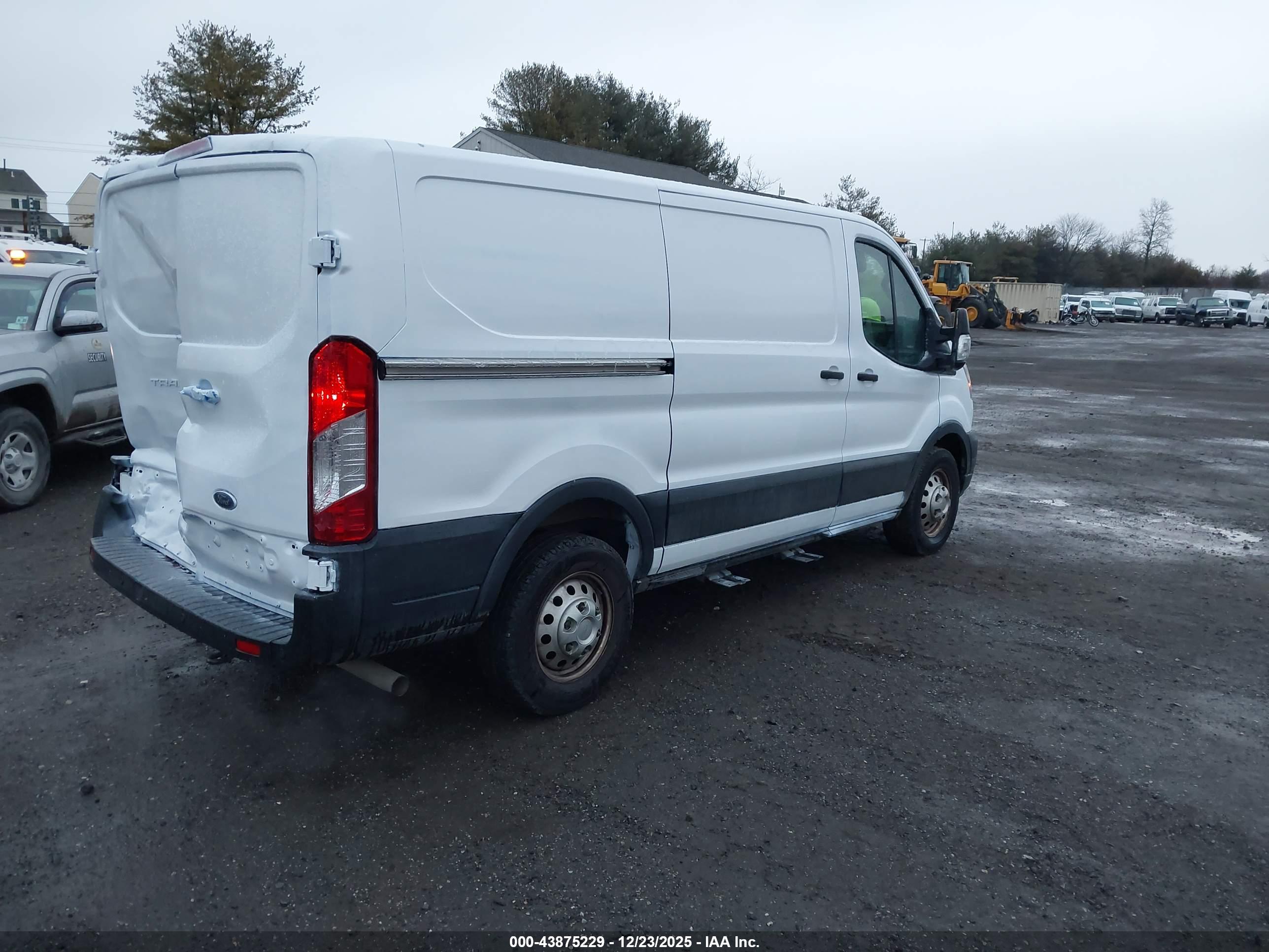 FORD TRANSIT-250 image 4