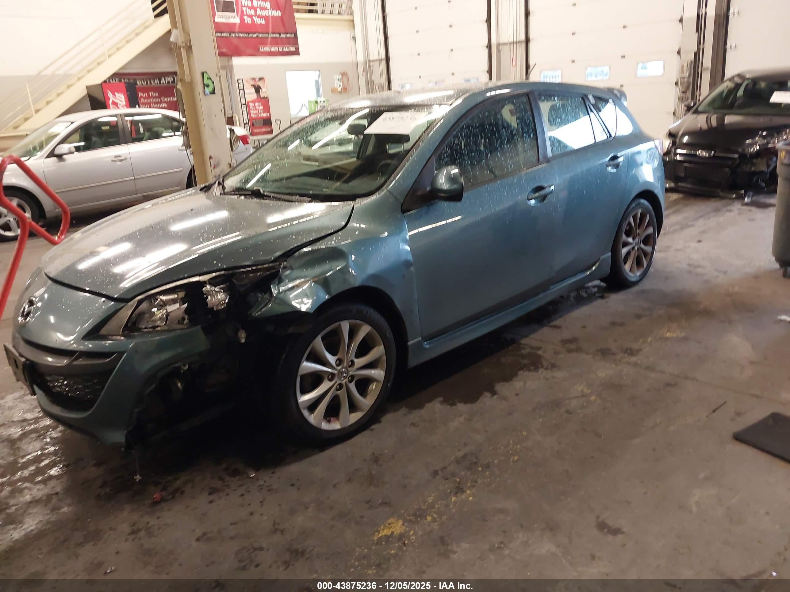 MAZDA MAZDA3 image 2