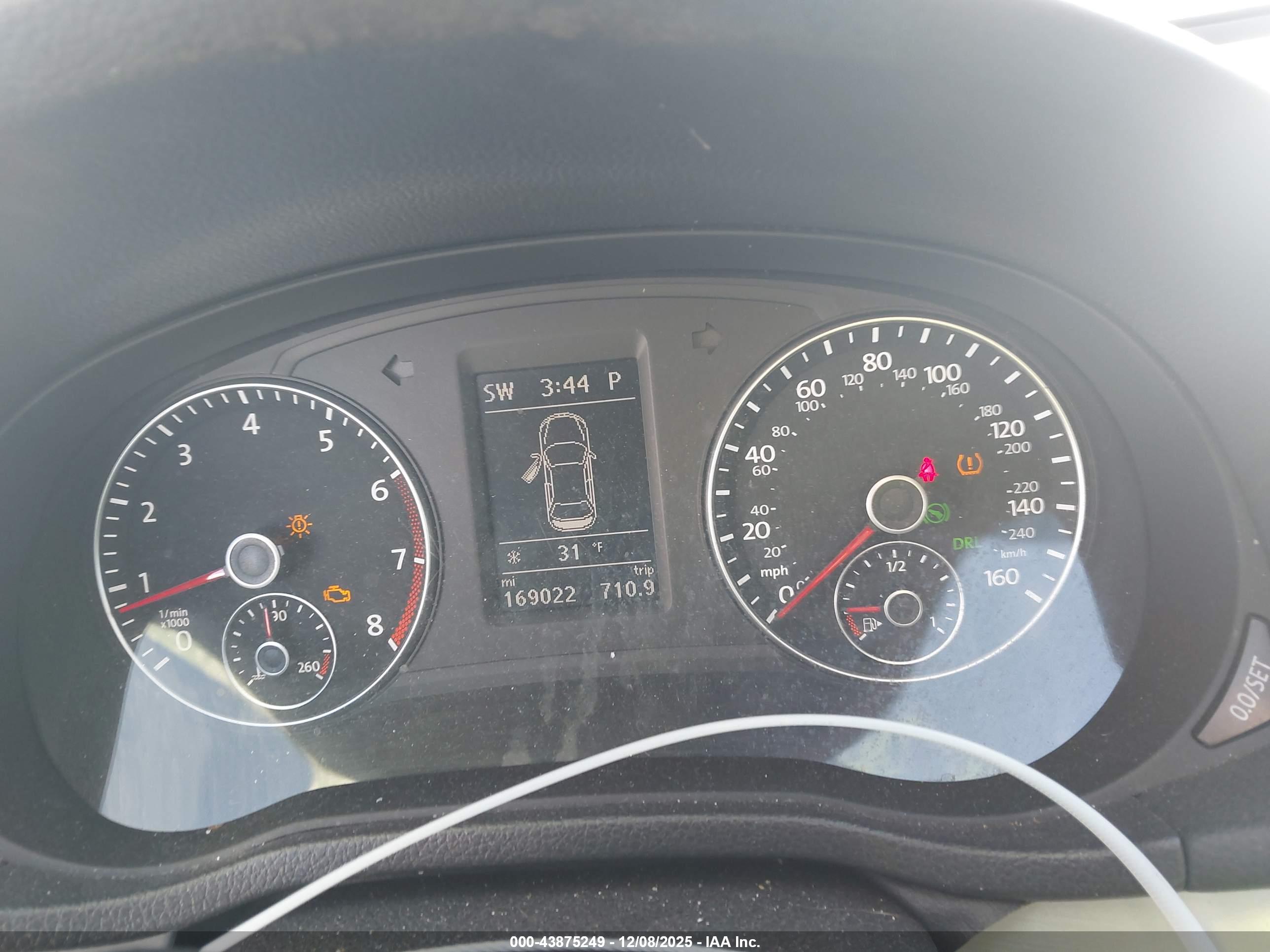 VOLKSWAGEN PASSAT image 7