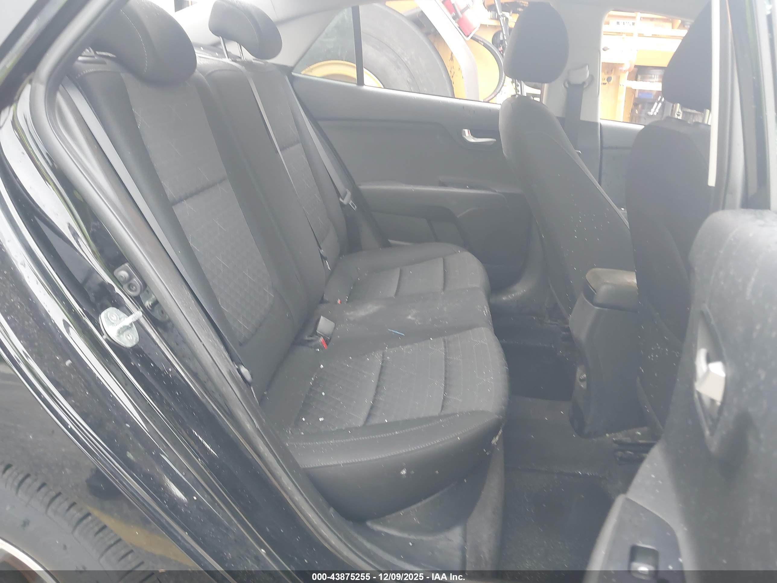 KIA RIO image 8