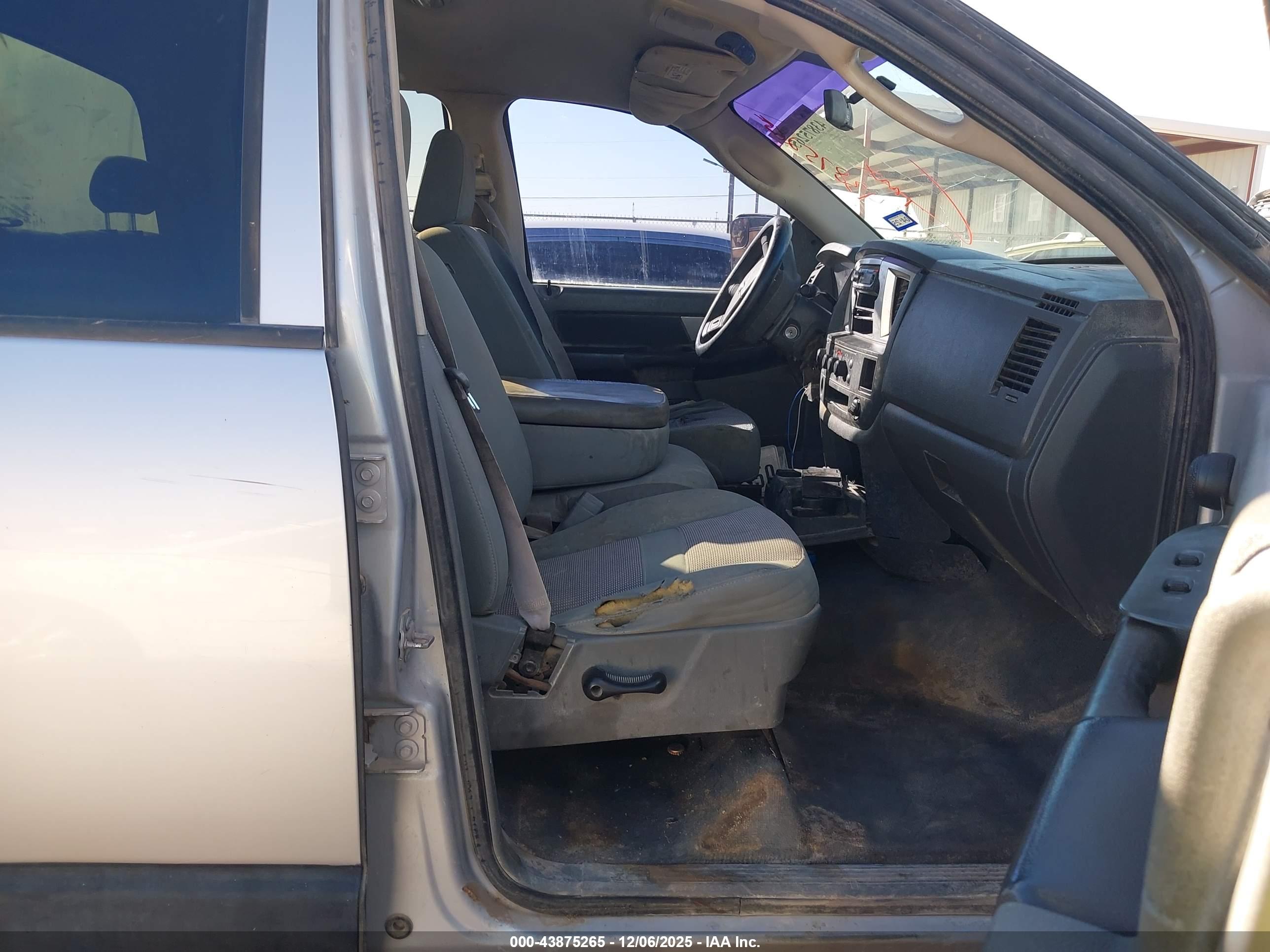 DODGE RAM image 5