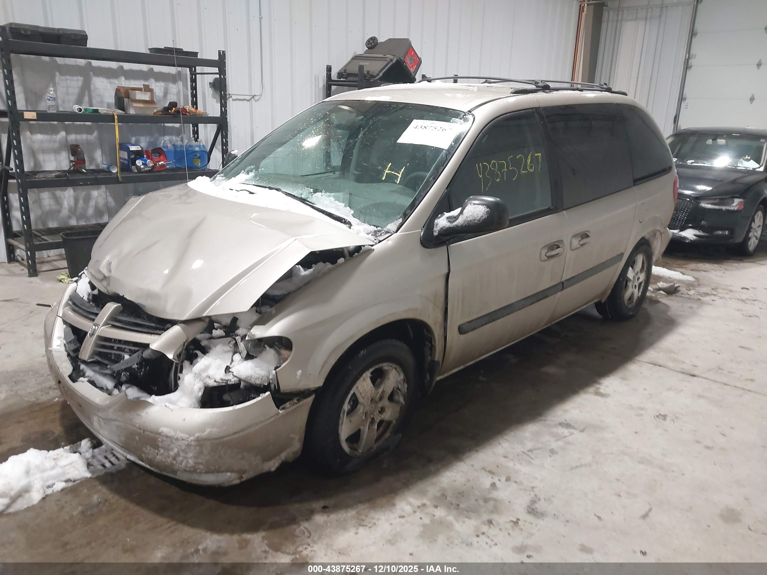 DODGE CARAVAN image 2