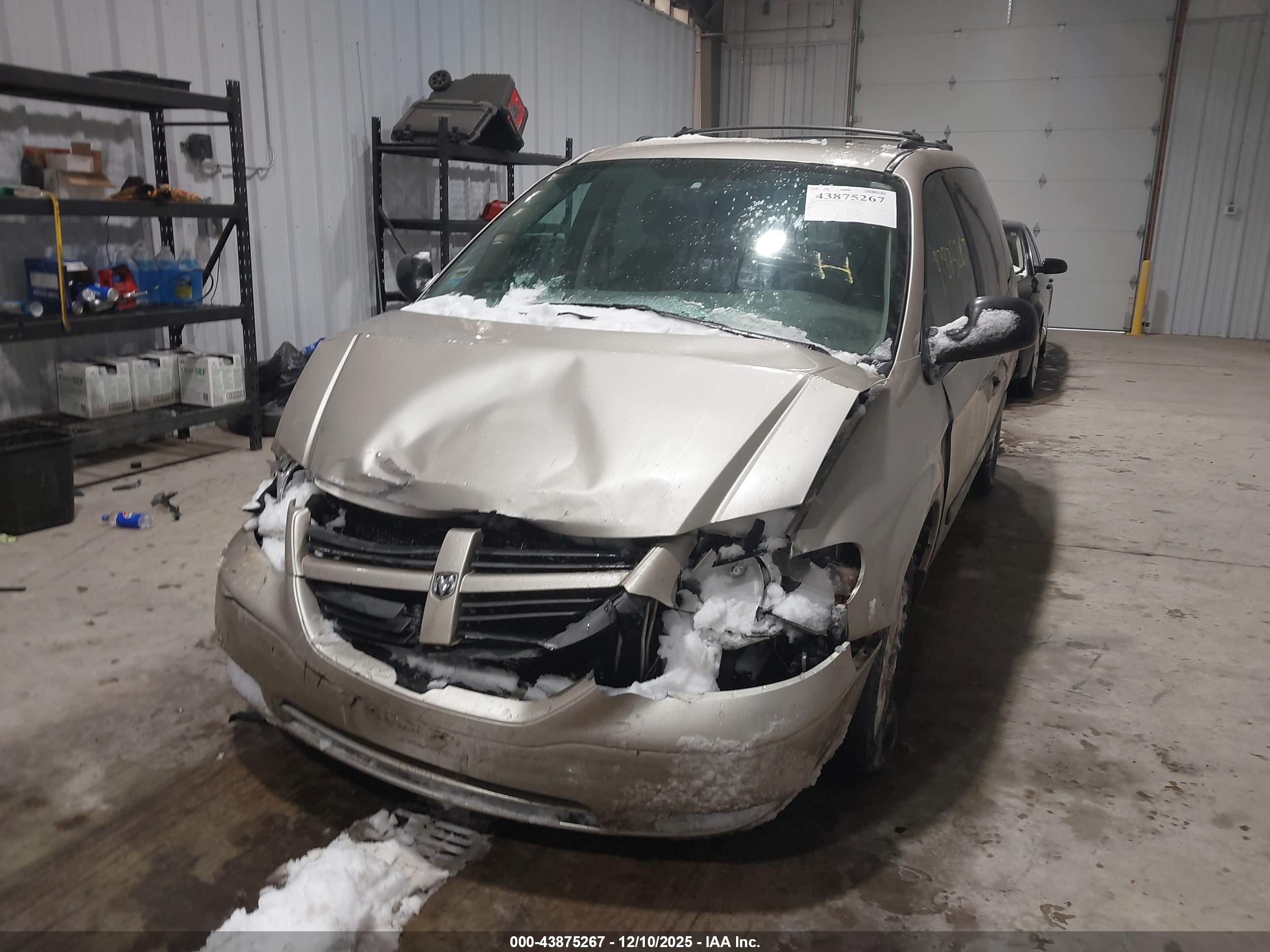 DODGE CARAVAN image 6