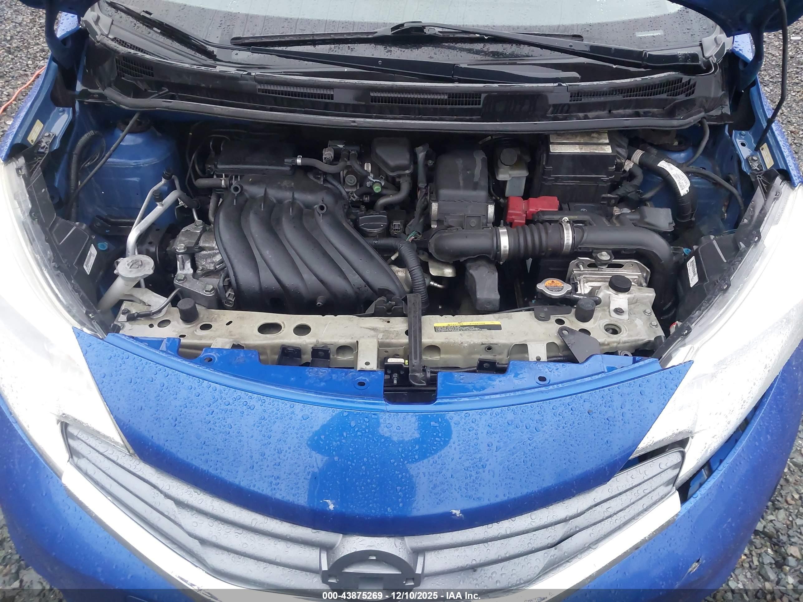 NISSAN VERSA image 10