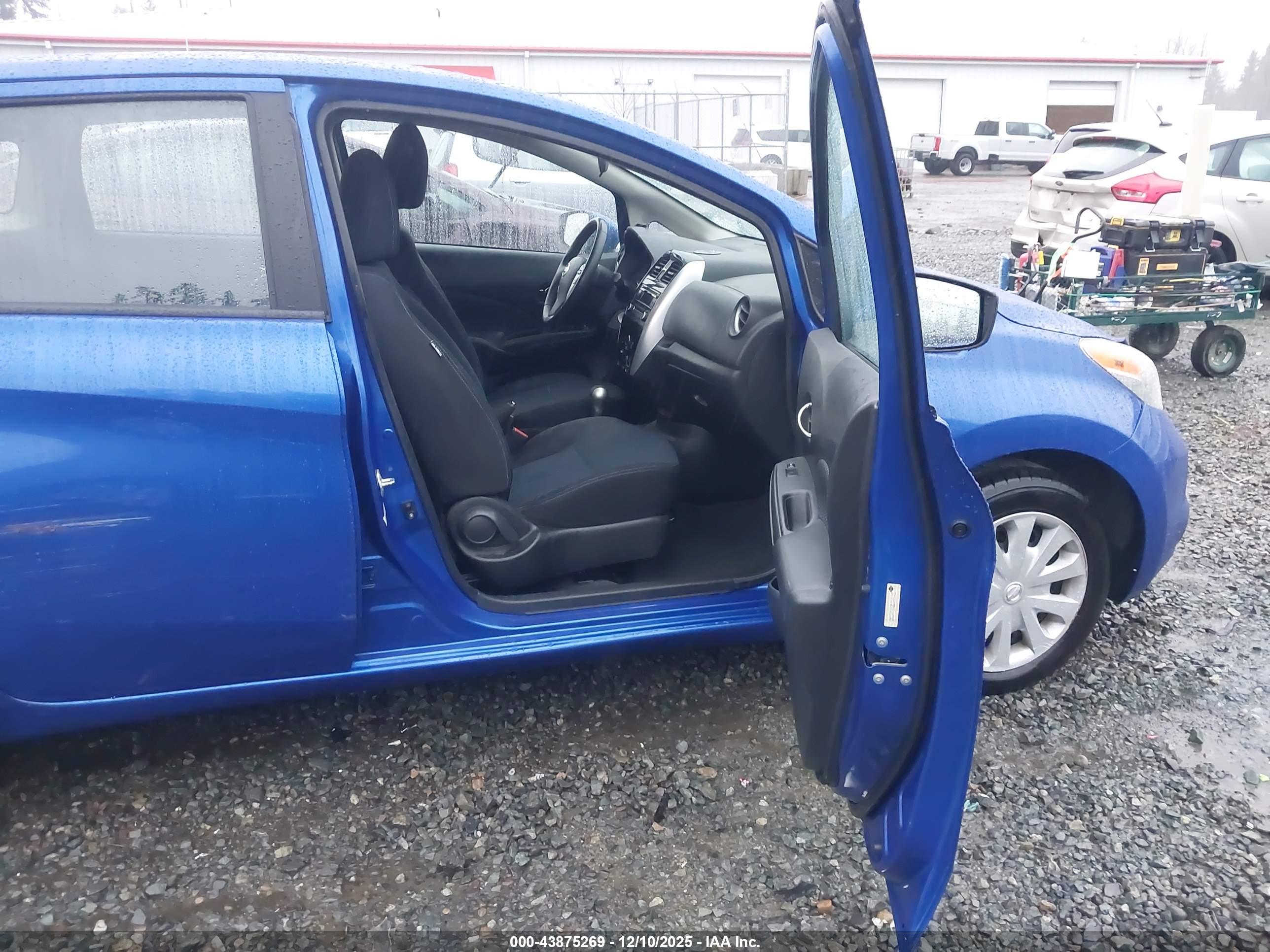 NISSAN VERSA image 5