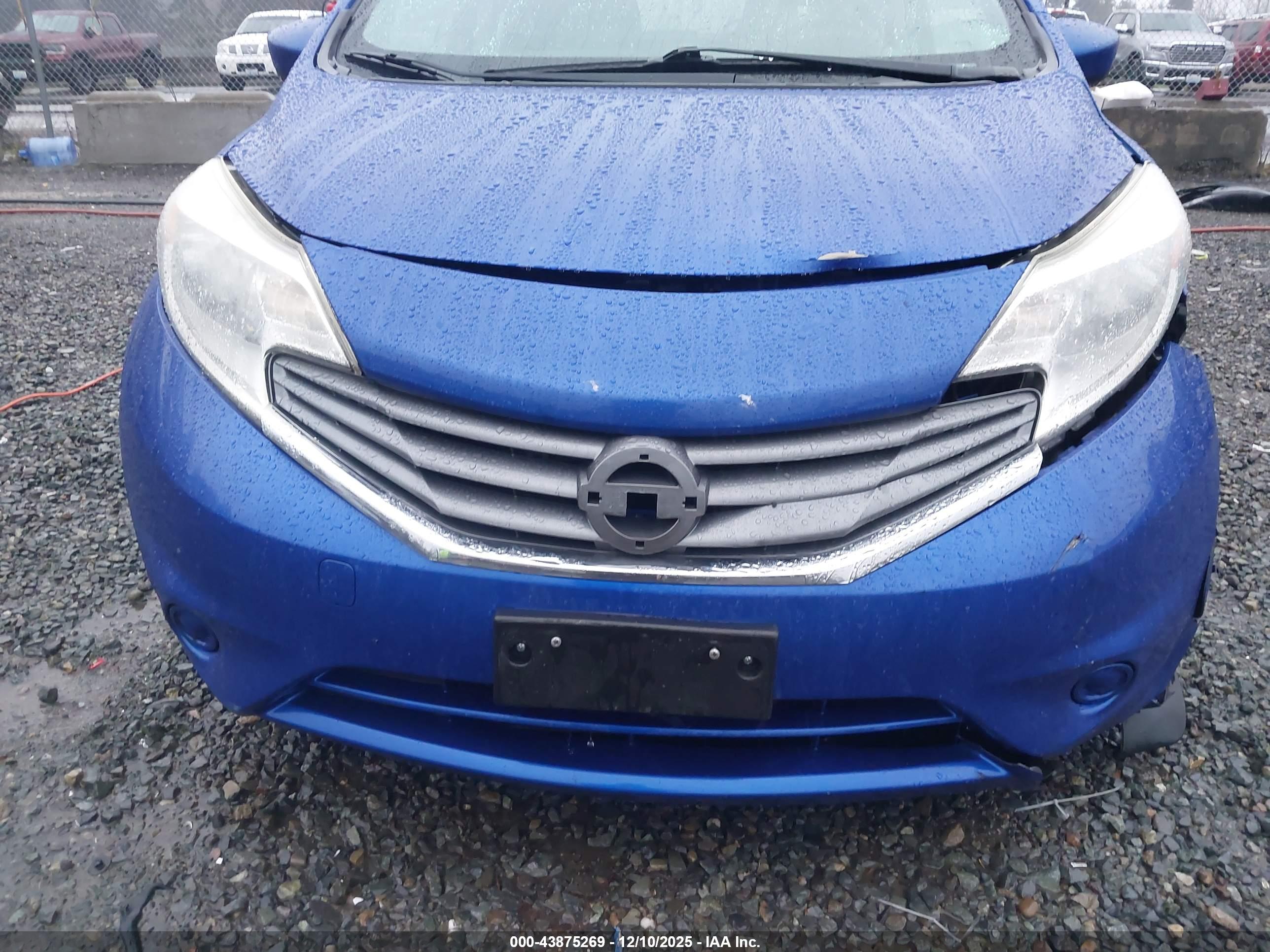 NISSAN VERSA image 6