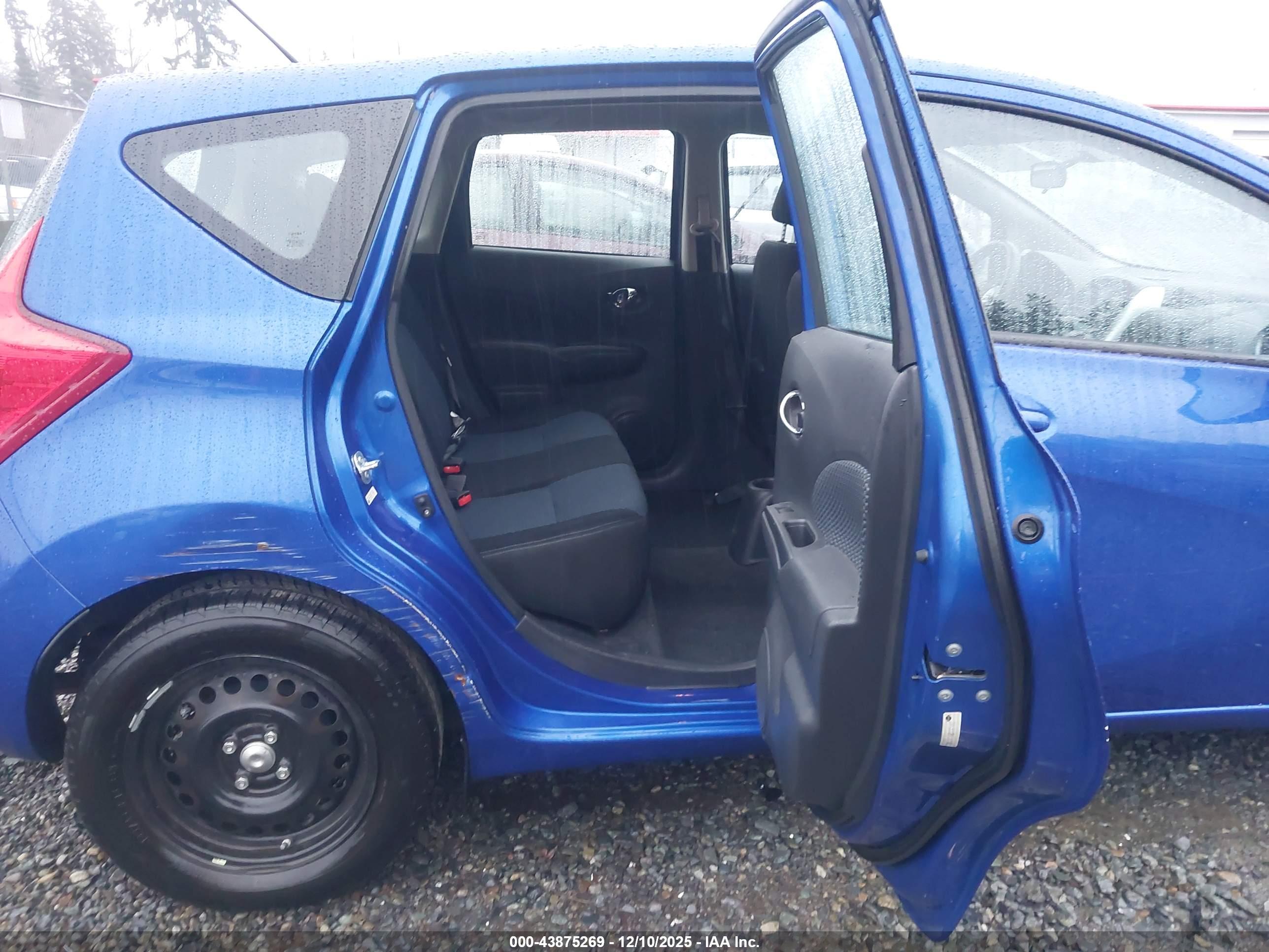 NISSAN VERSA image 8
