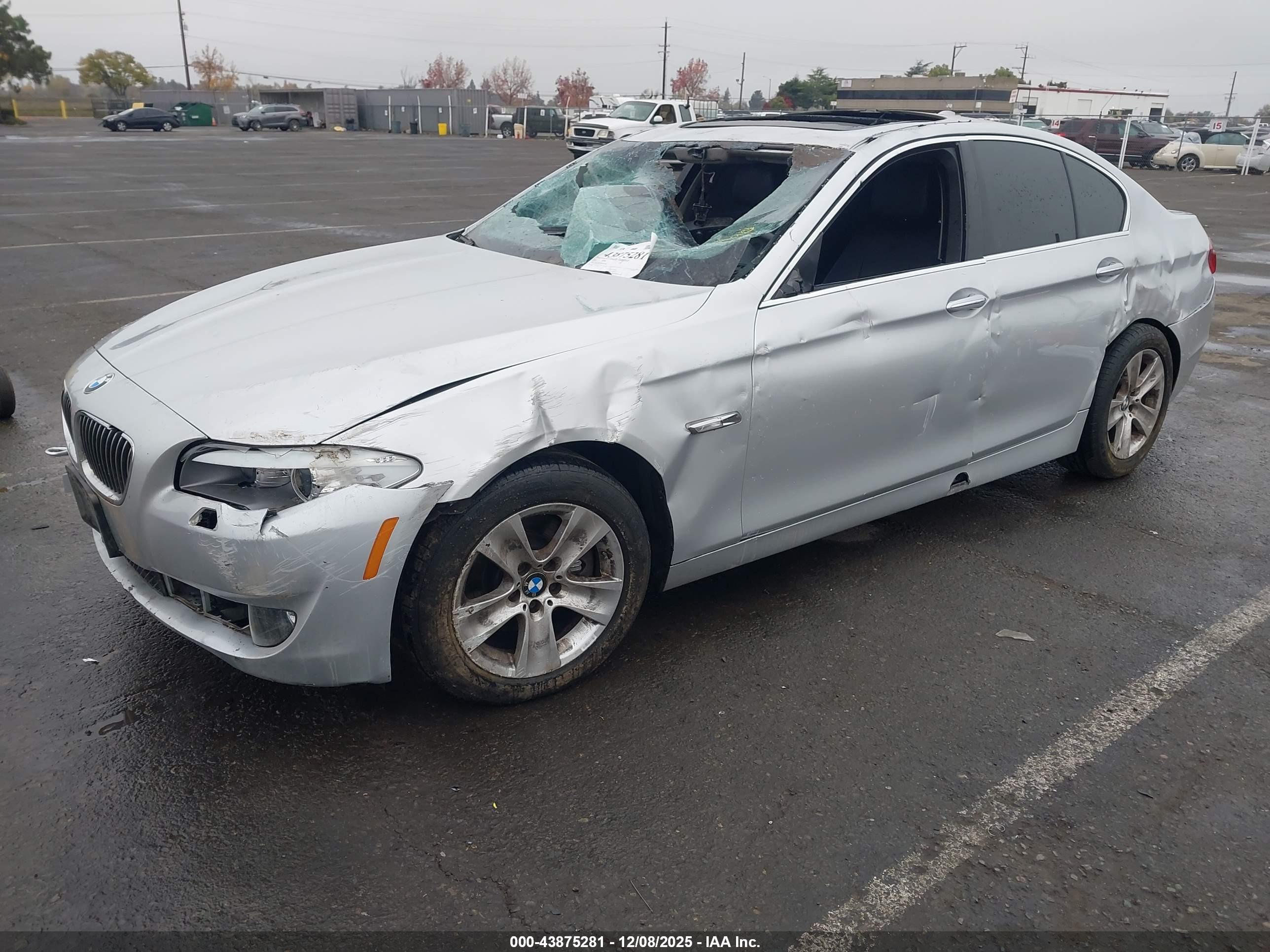 BMW 528I image 2