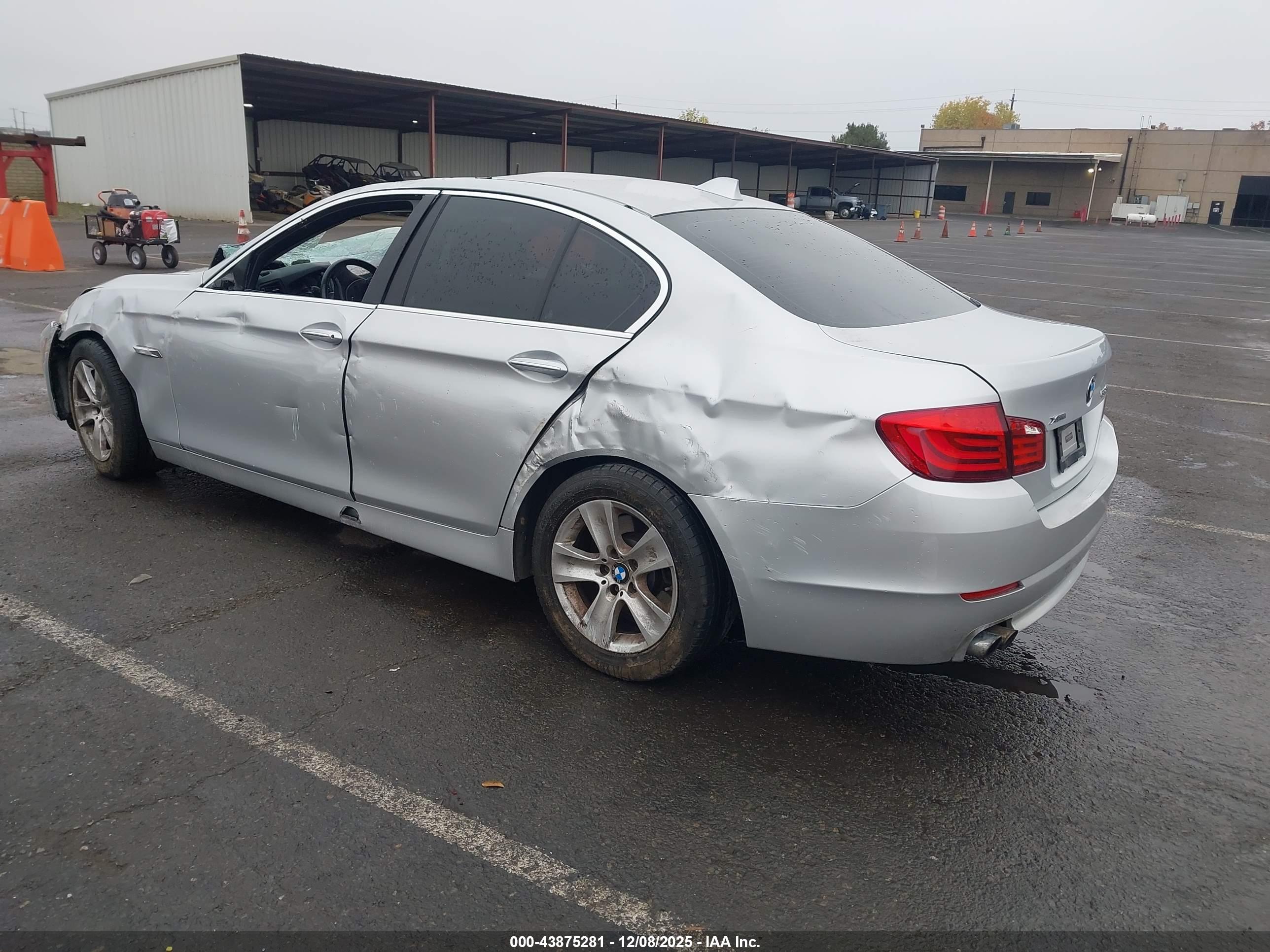 BMW 528I image 3