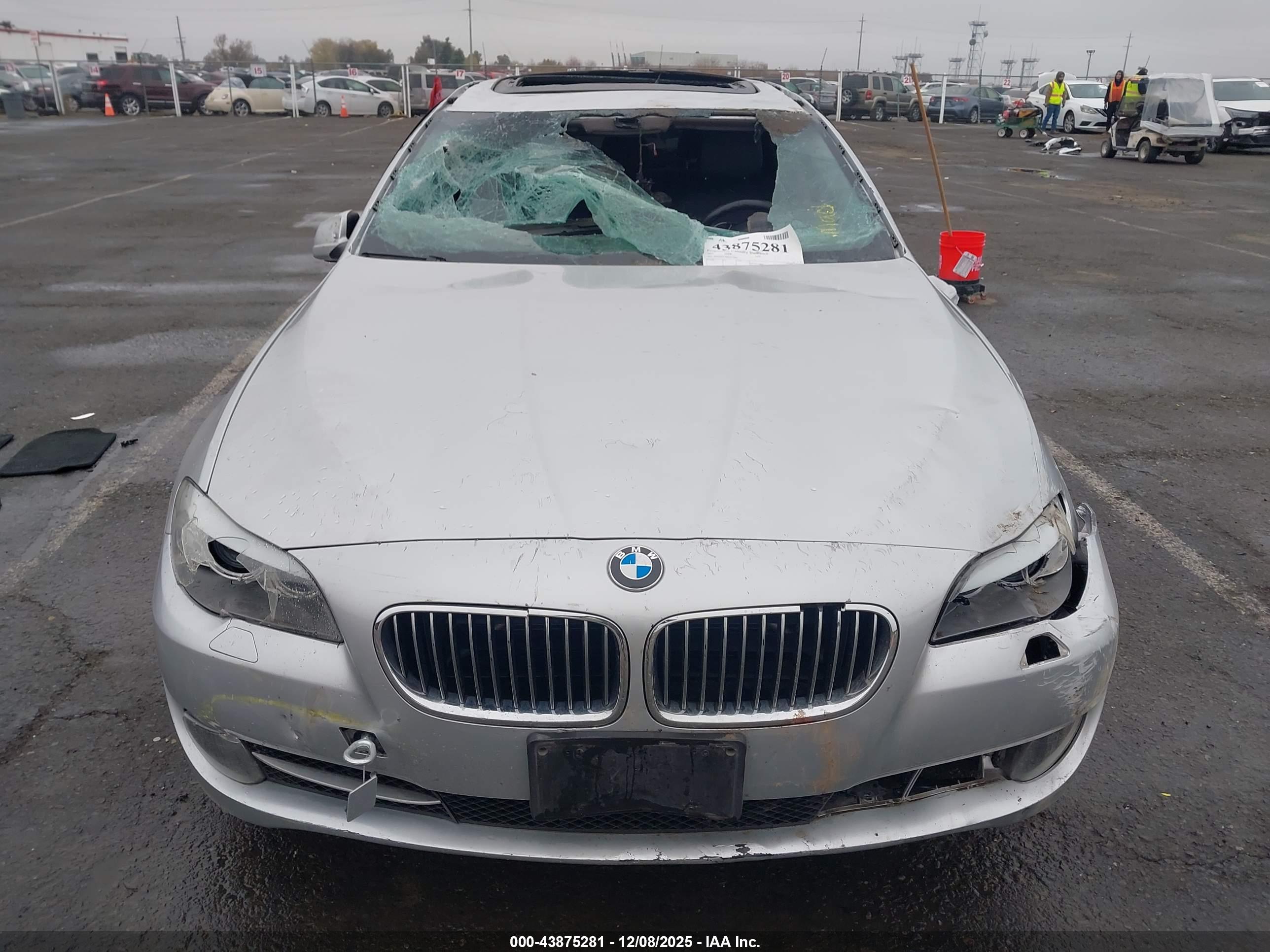 BMW 528I image 6