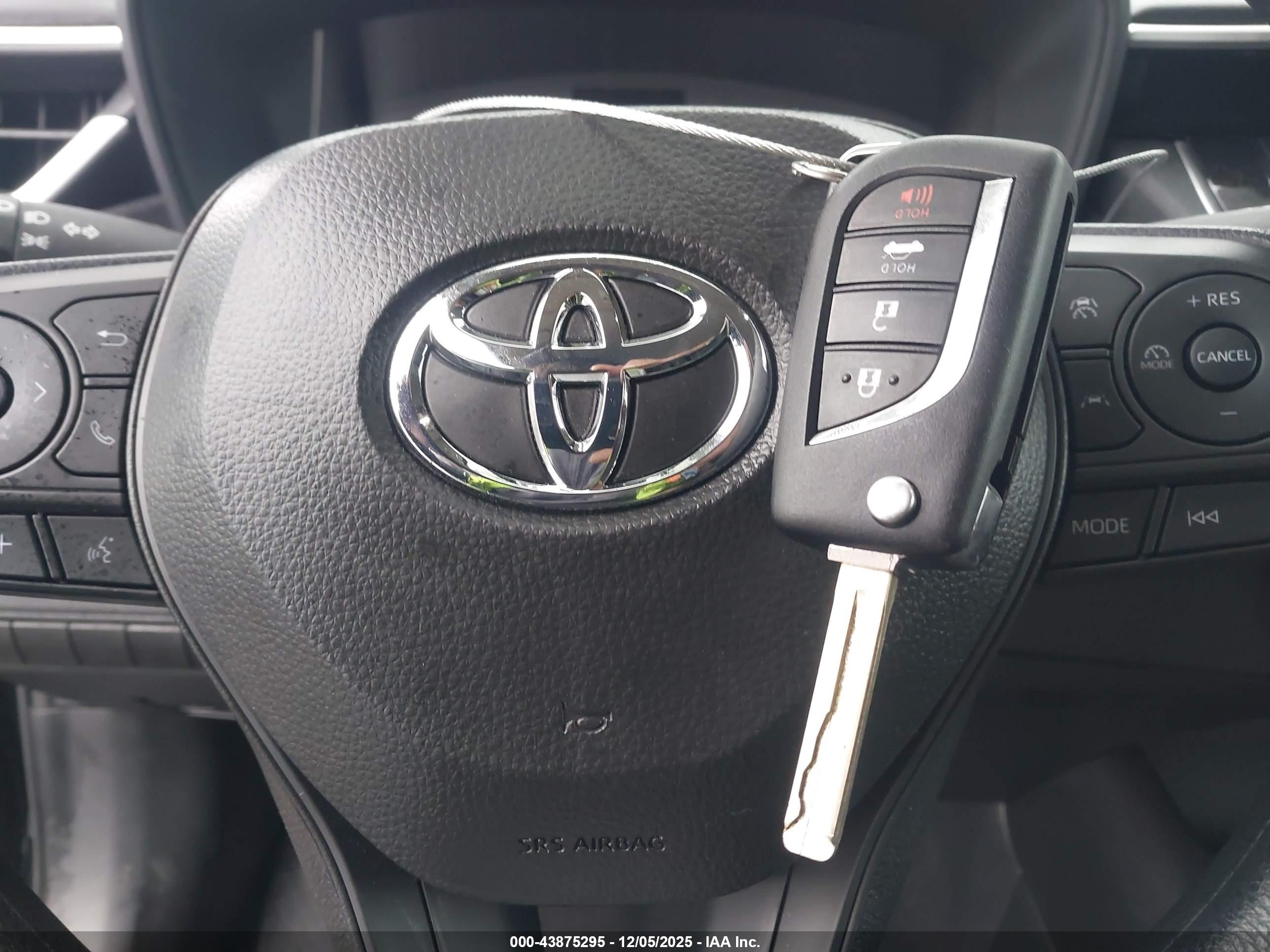 TOYOTA COROLLA image 11