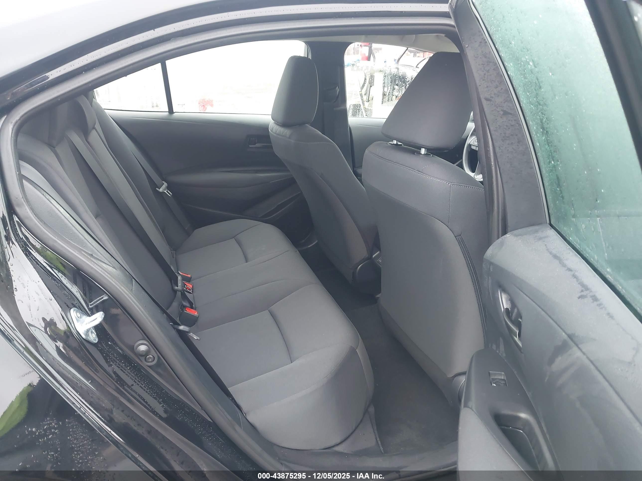 TOYOTA COROLLA image 8