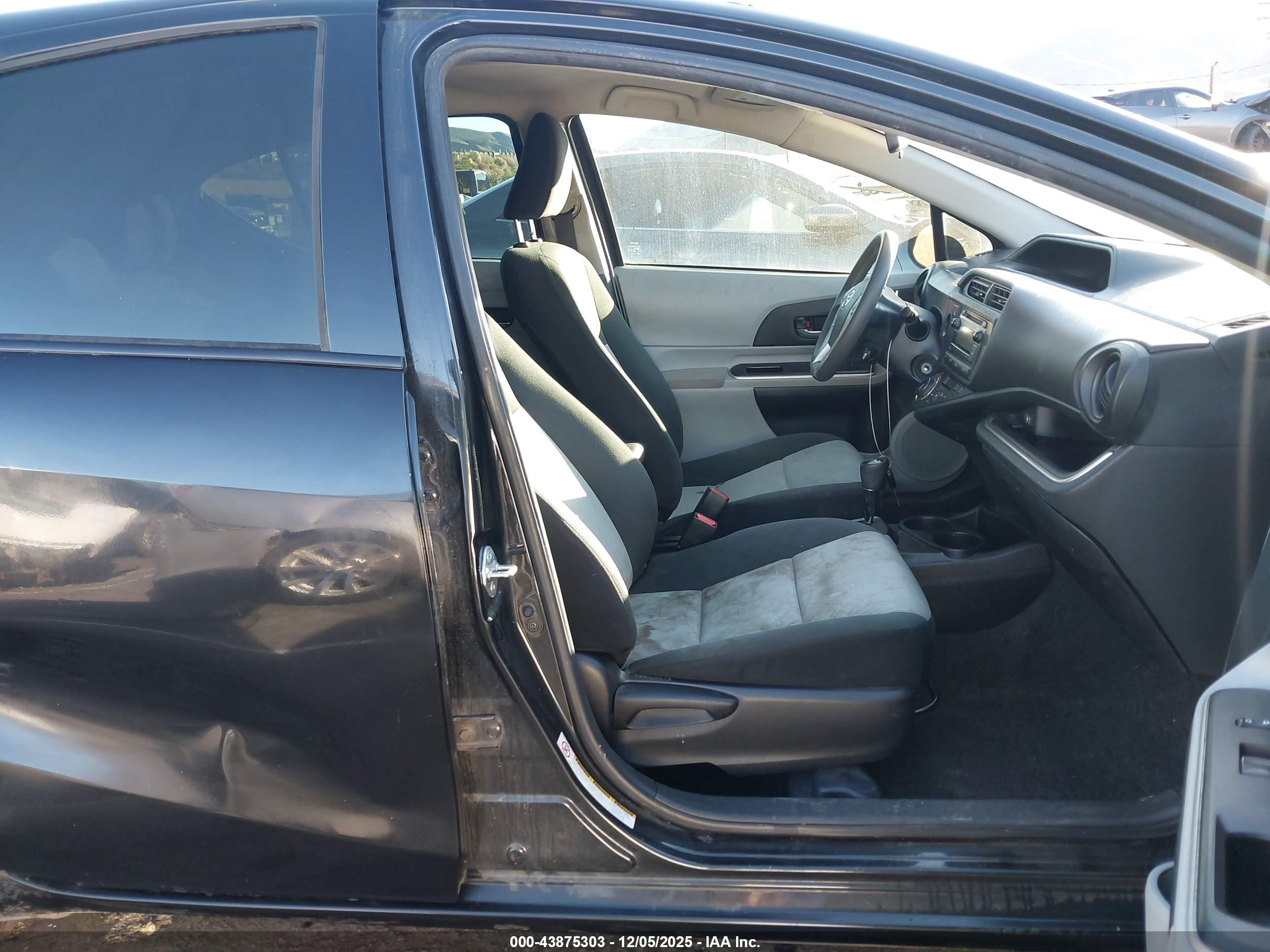 TOYOTA PRIUS image 5