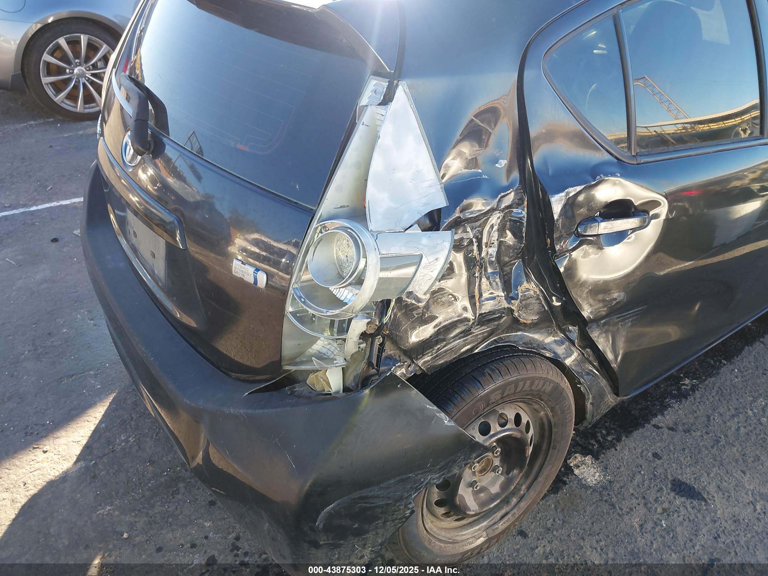 TOYOTA PRIUS image 6