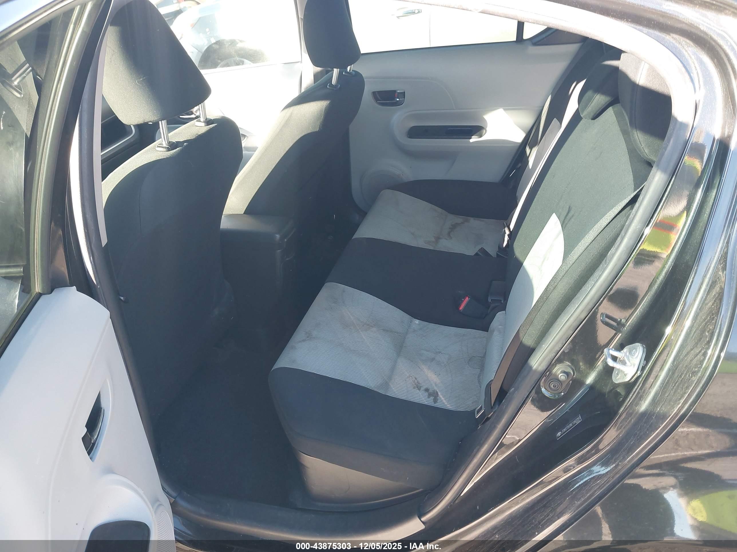 TOYOTA PRIUS image 8