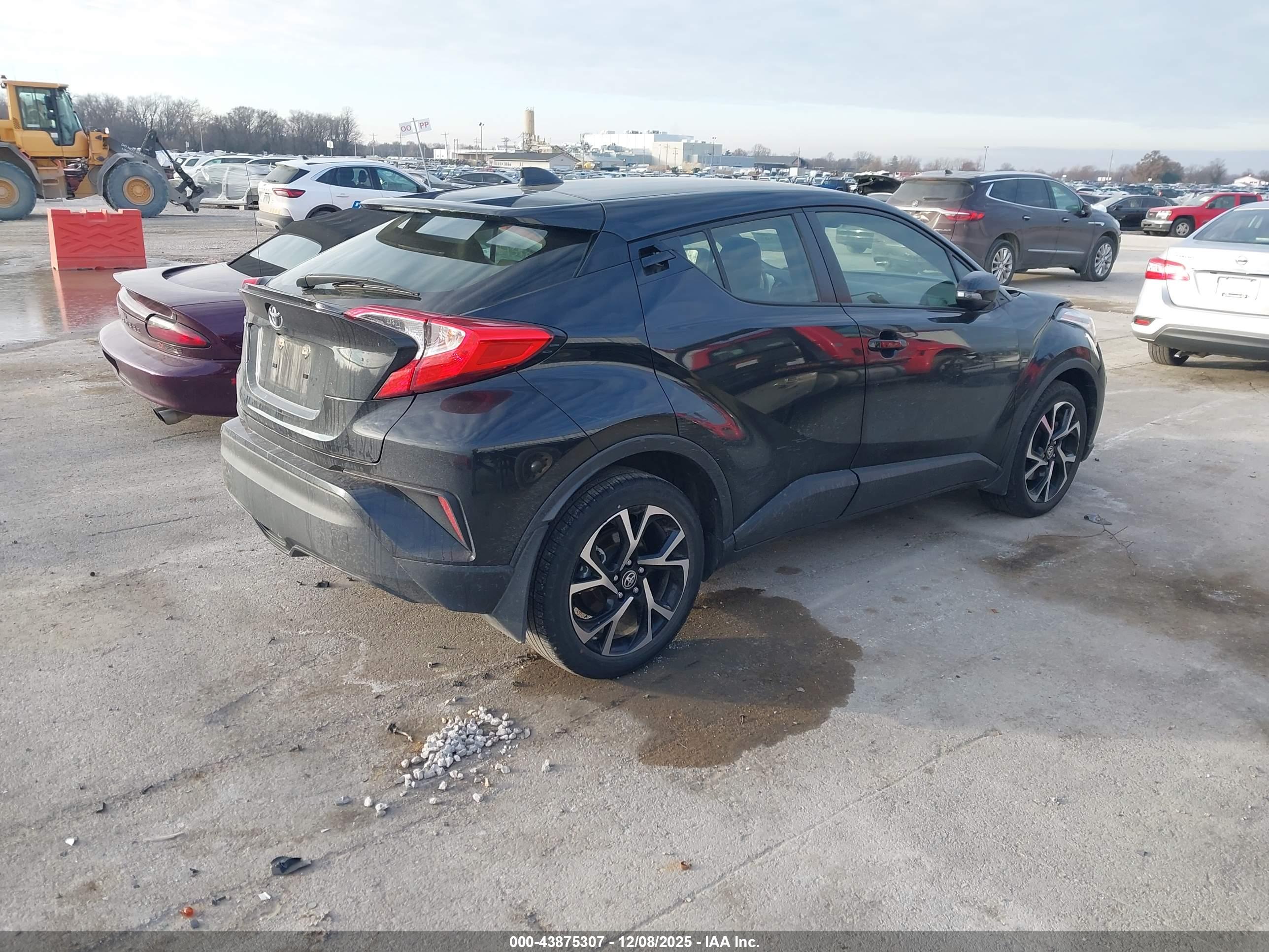 TOYOTA C-HR image 4