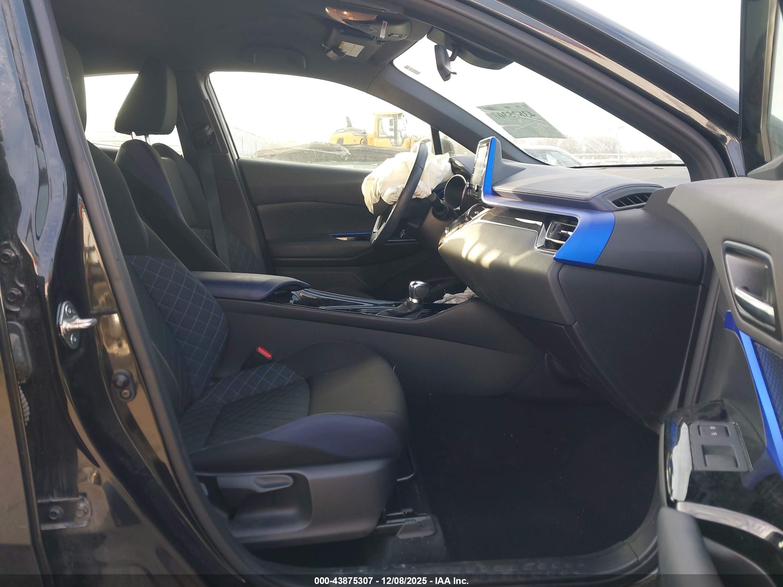 TOYOTA C-HR image 5