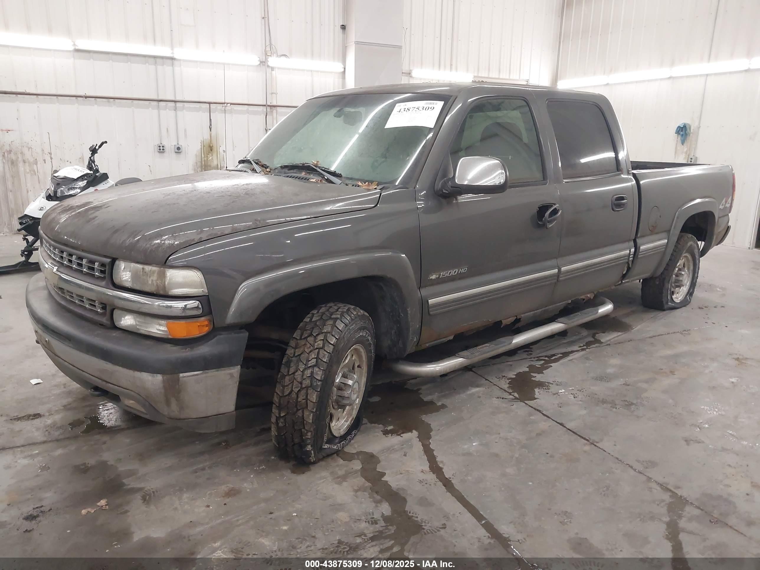 CHEVROLET SILVERADO image 2