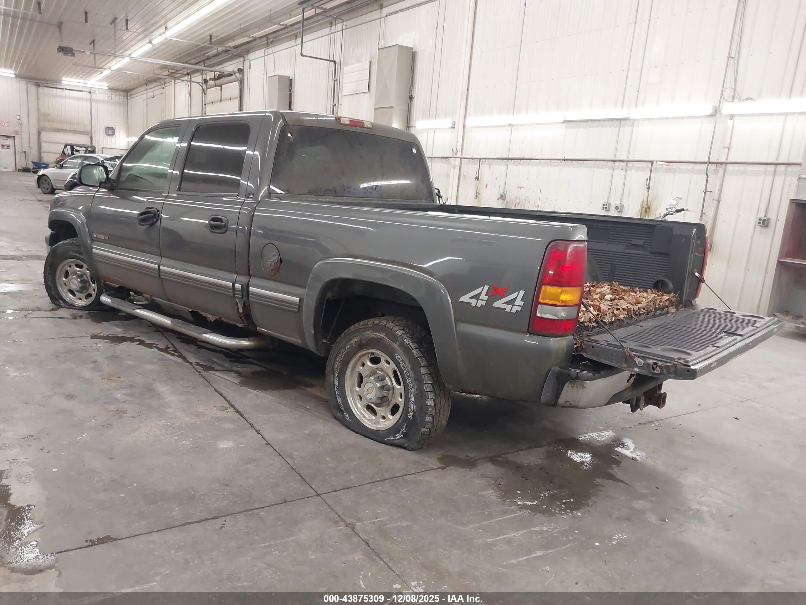 CHEVROLET SILVERADO image 3
