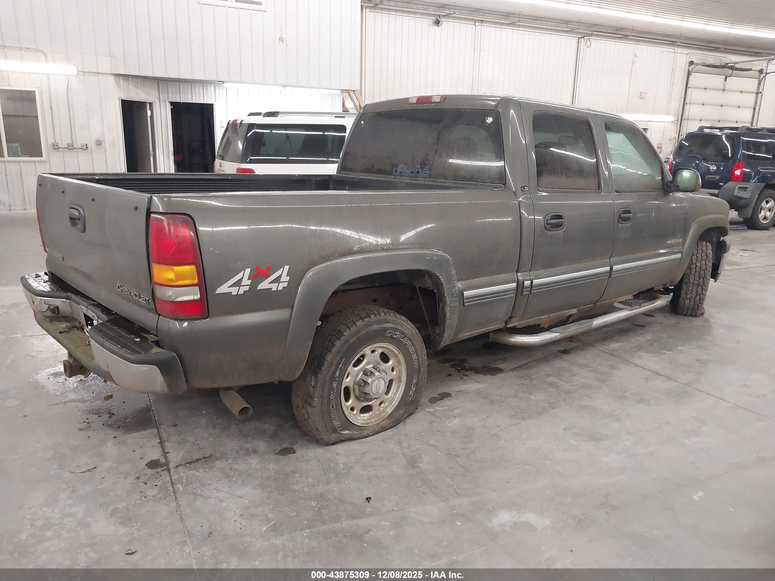 CHEVROLET SILVERADO image 4