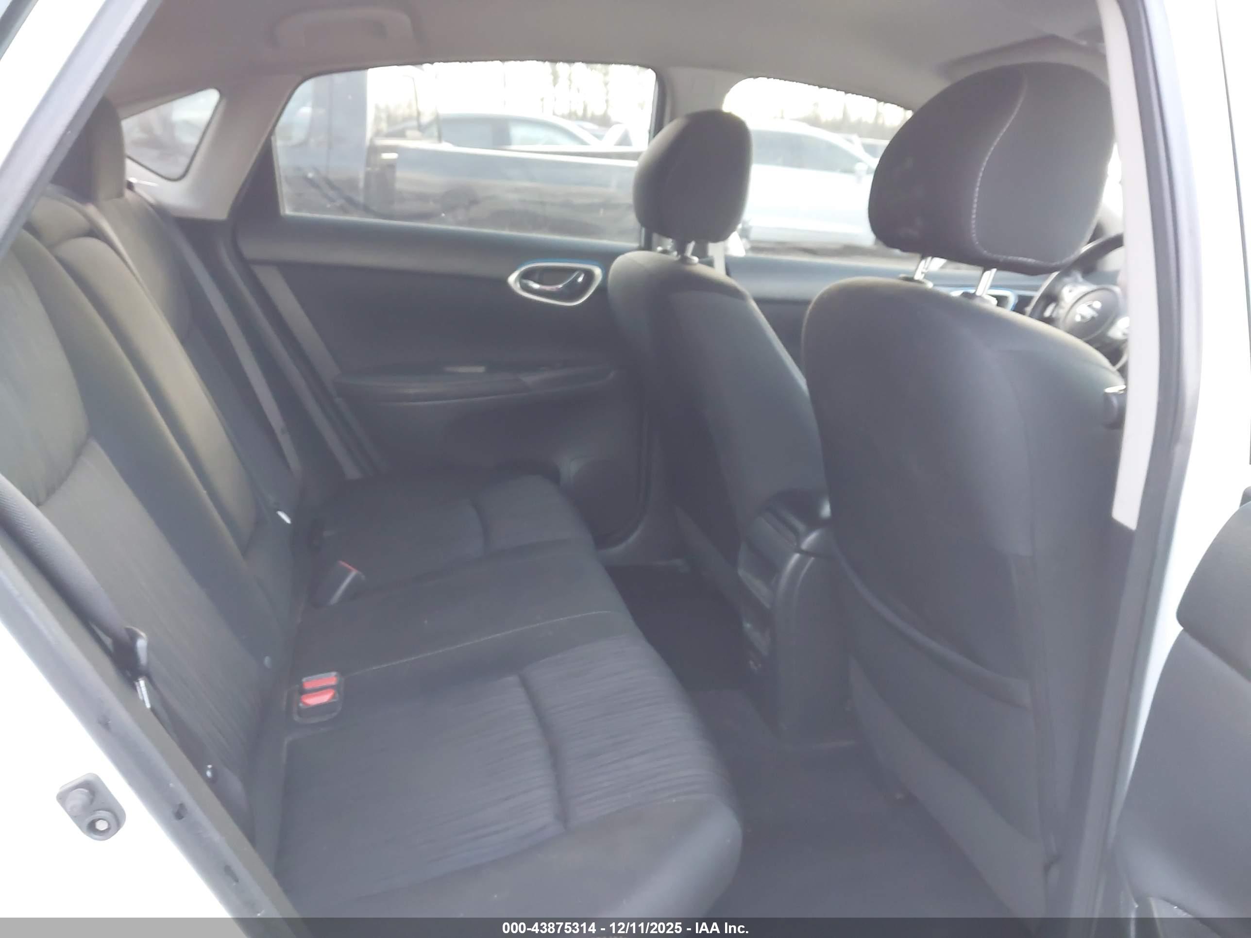 NISSAN SENTRA image 8