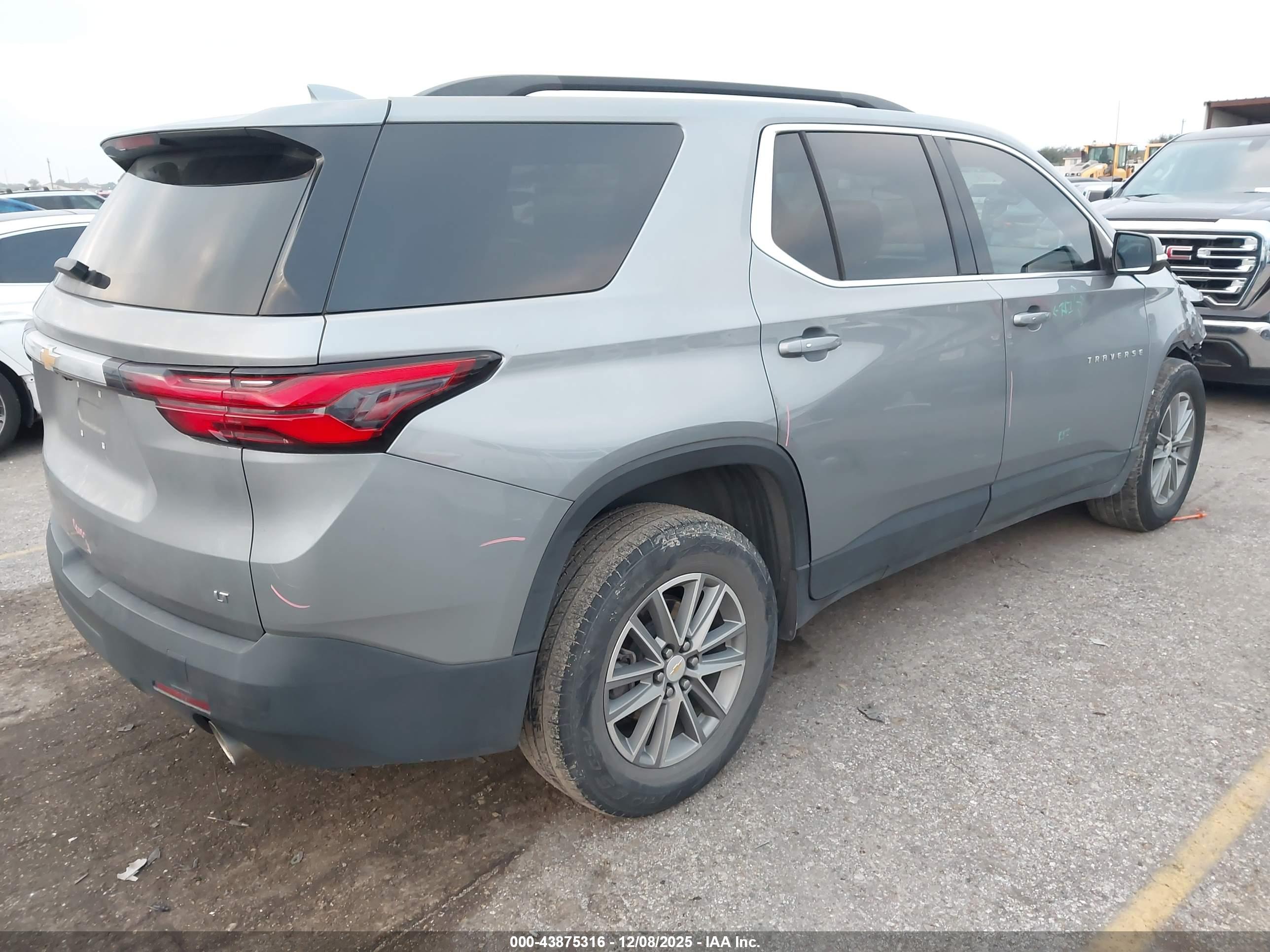CHEVROLET TRAVERSE image 4