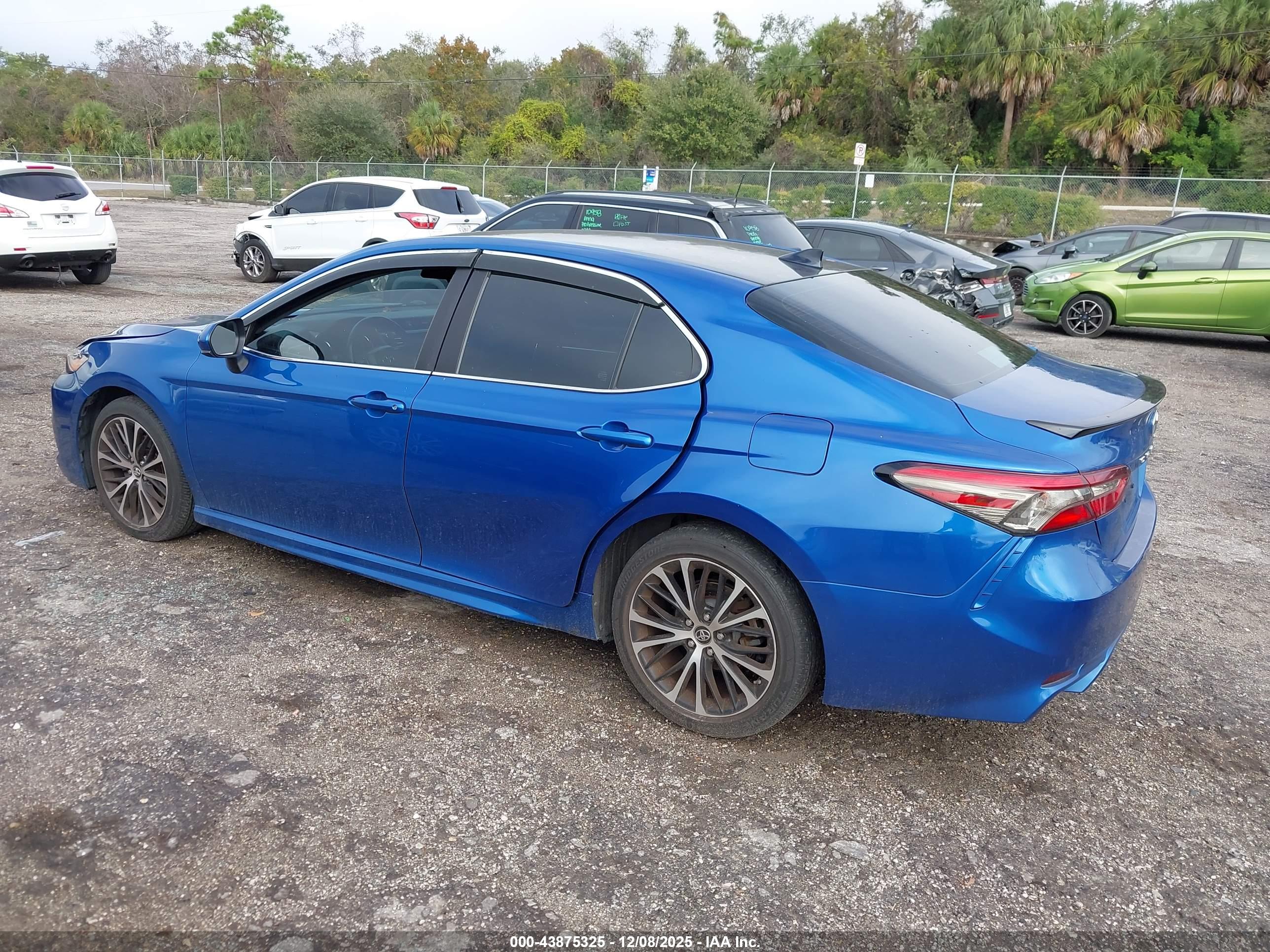 TOYOTA CAMRY image 3