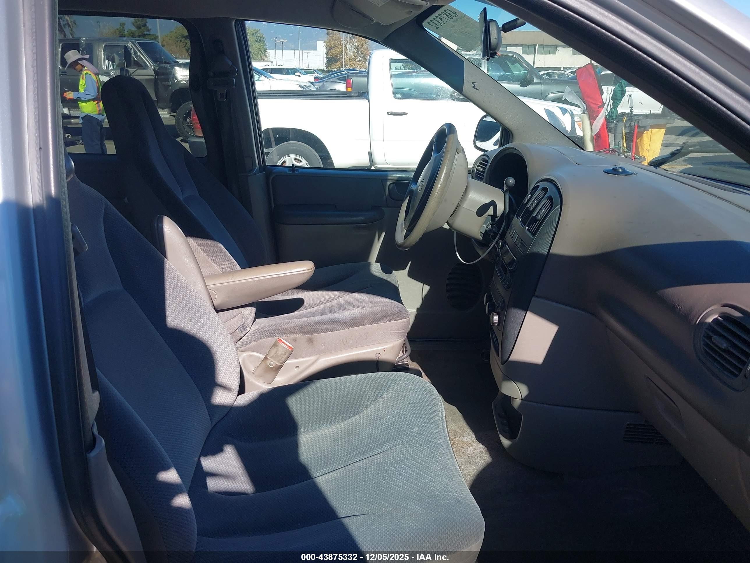 DODGE CARAVAN image 5