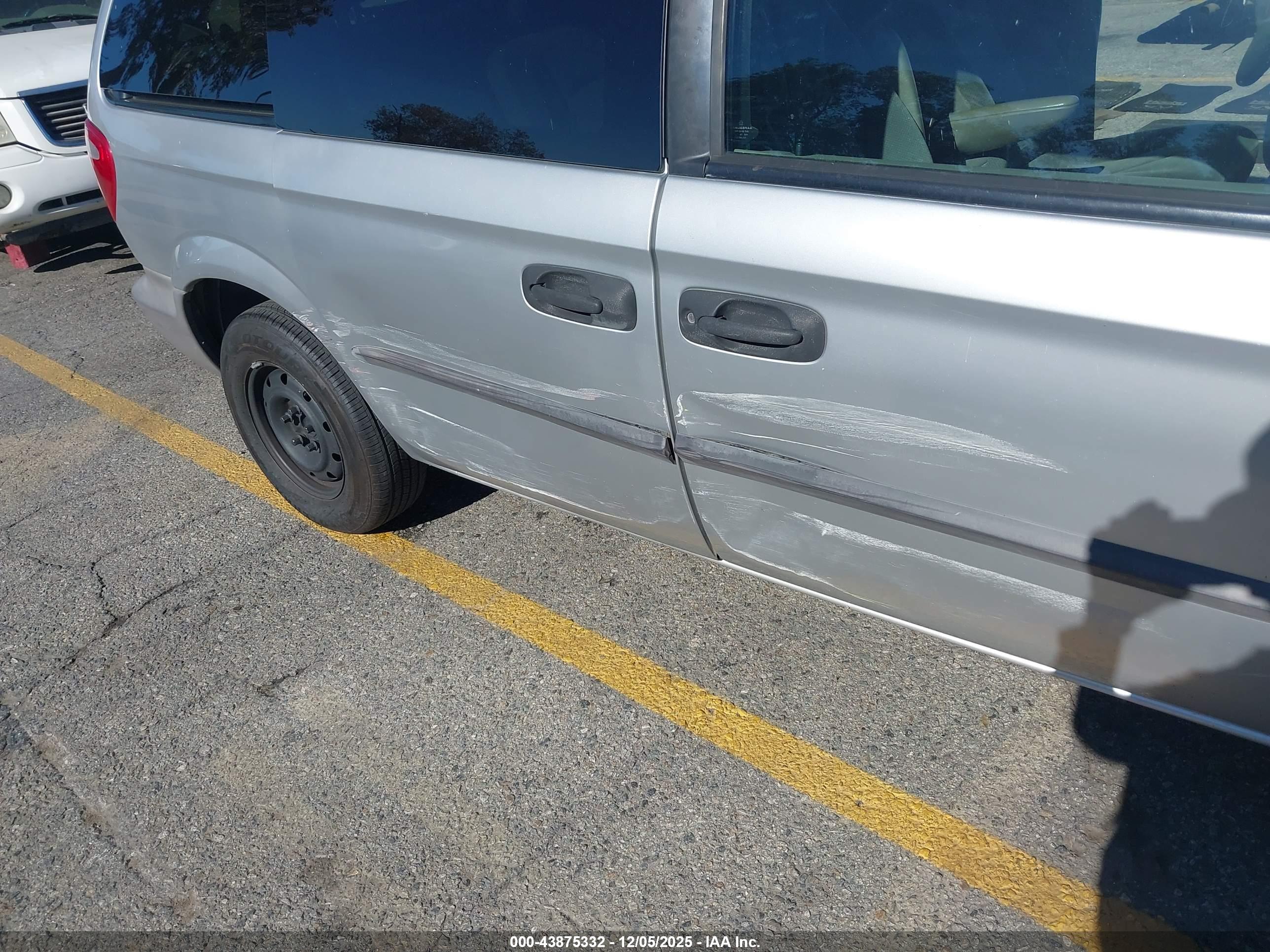 DODGE CARAVAN image 6