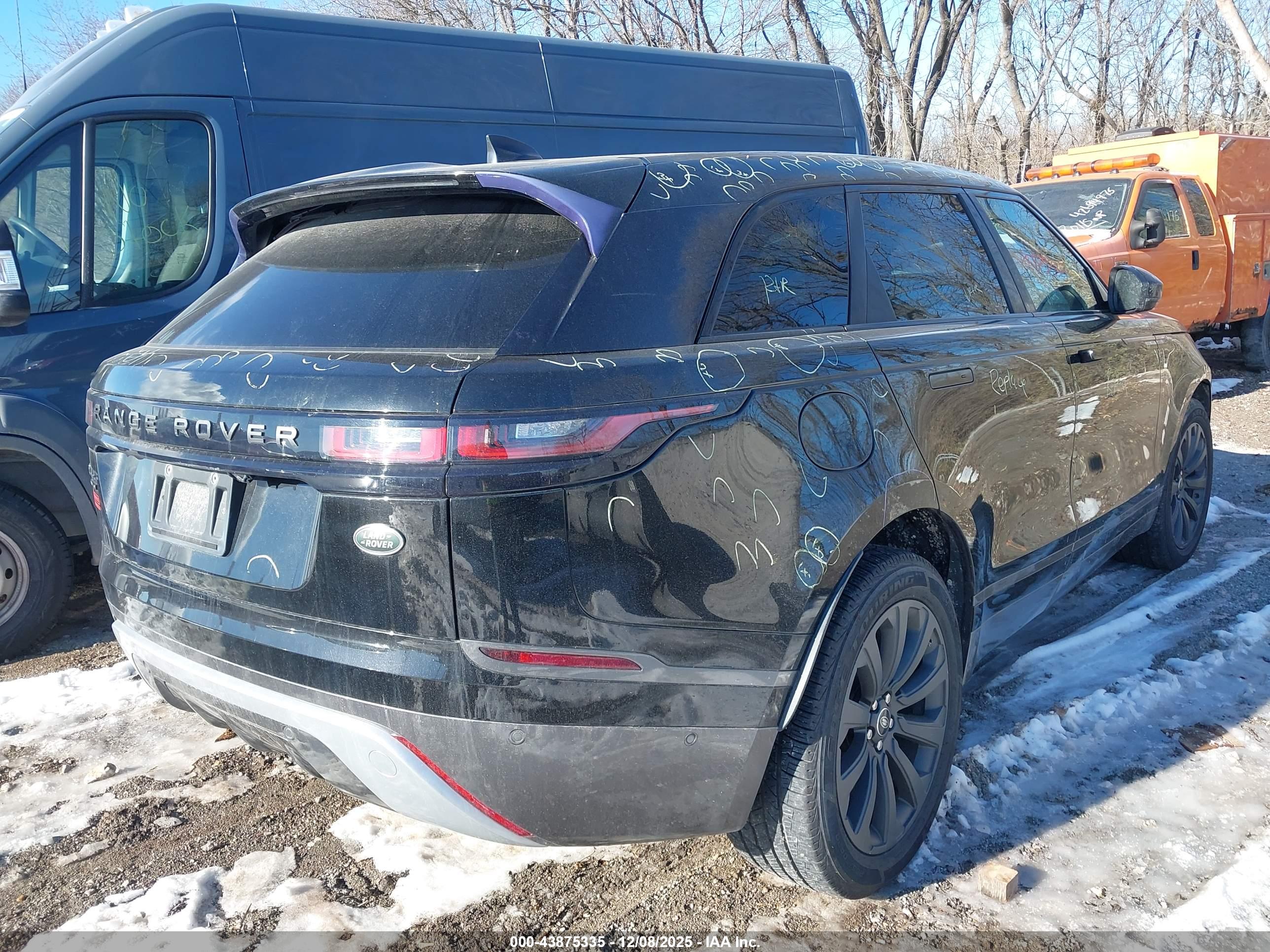LAND ROVER image 4