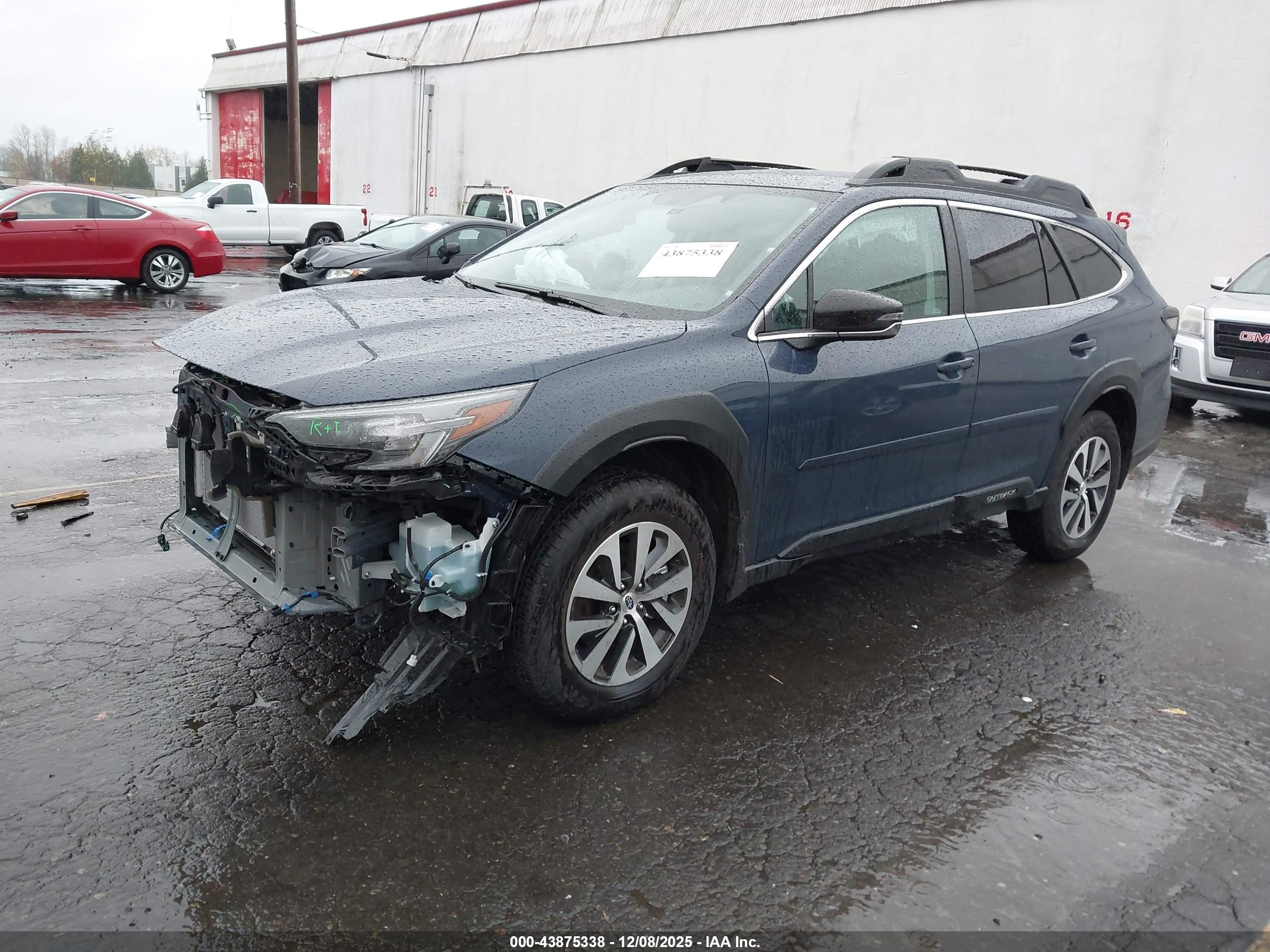 SUBARU OUTBACK image 2