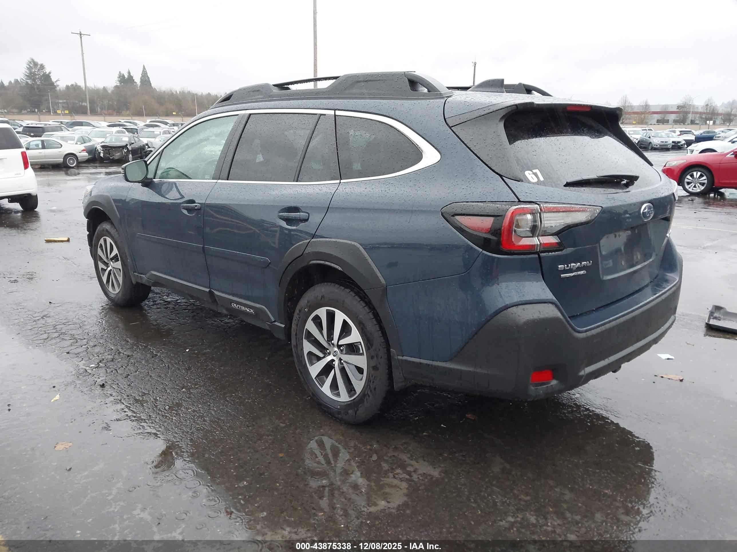 SUBARU OUTBACK image 3