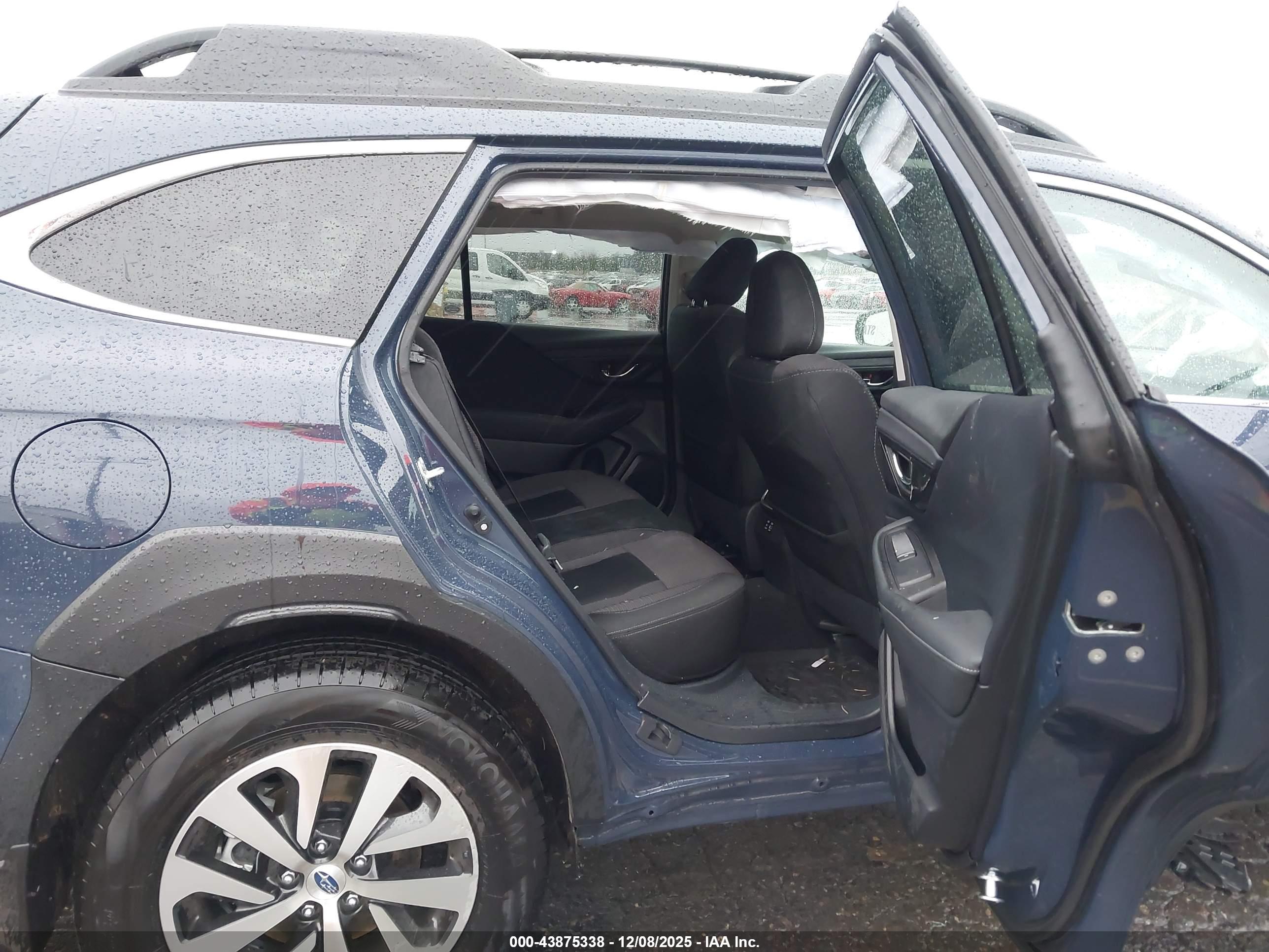 SUBARU OUTBACK image 8