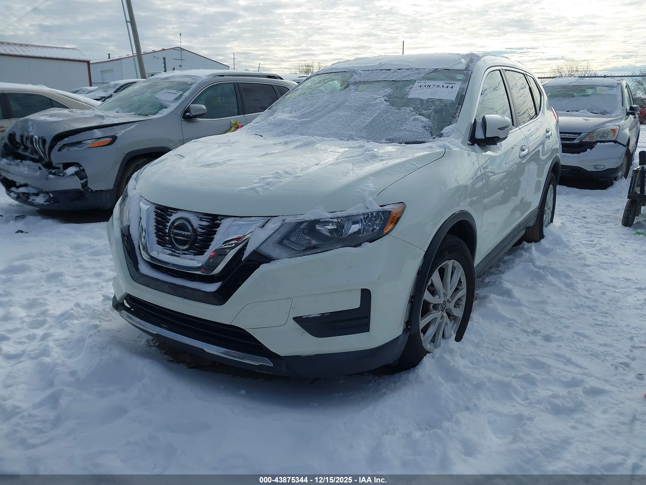 NISSAN ROGUE image 2